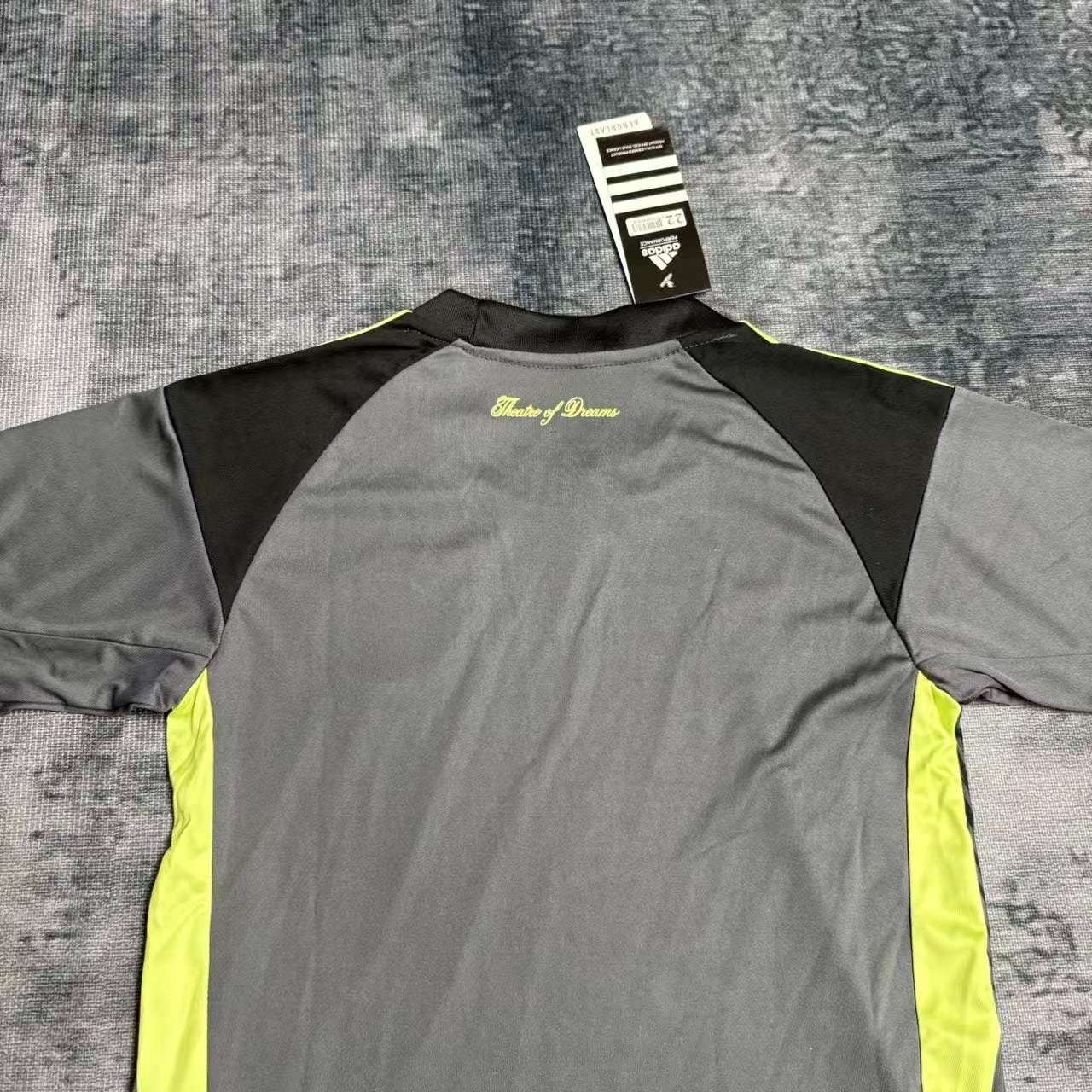 Manchester United 2025/26 Kids Grey Jersey