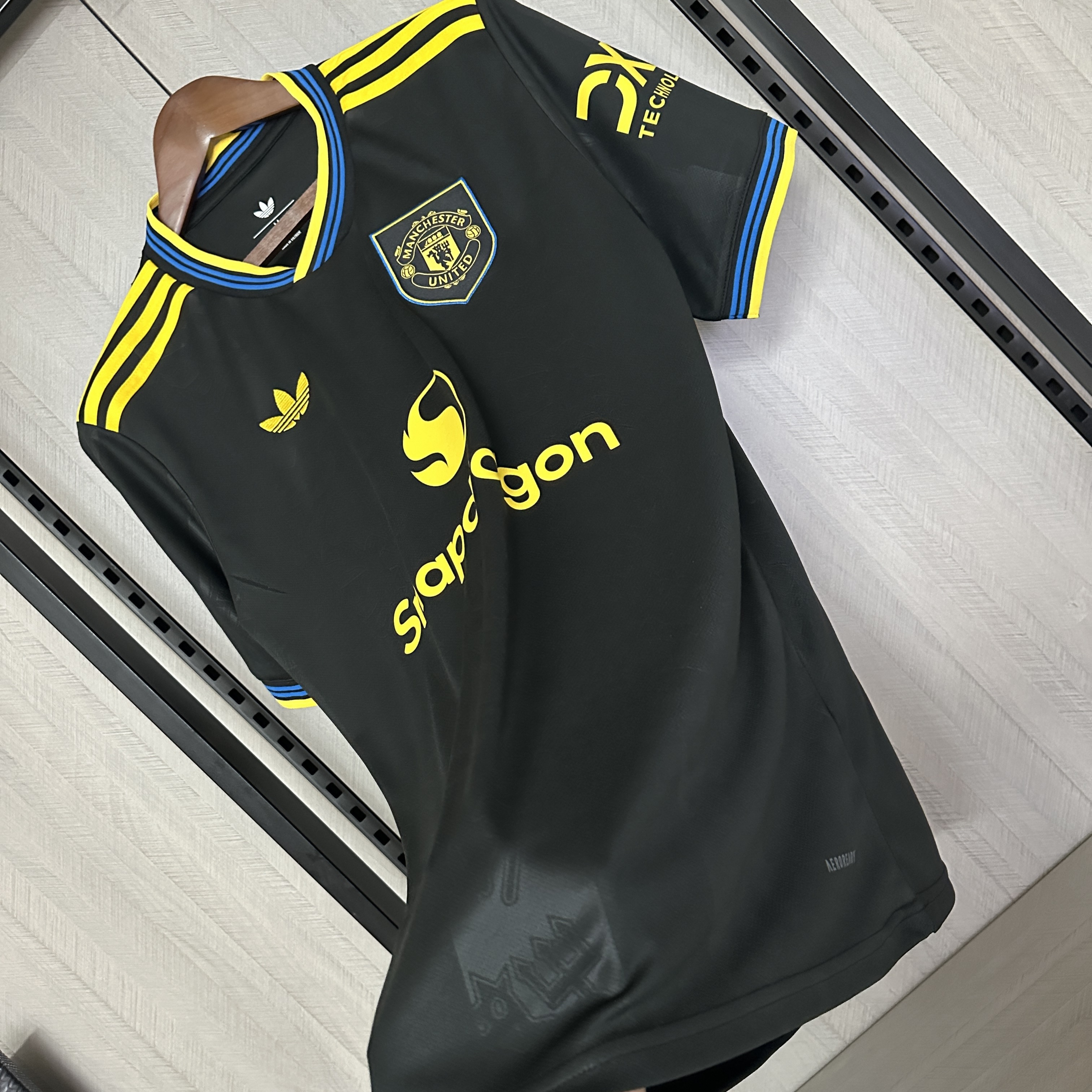 Manchester United 2025/26 Mens Third Jersey
