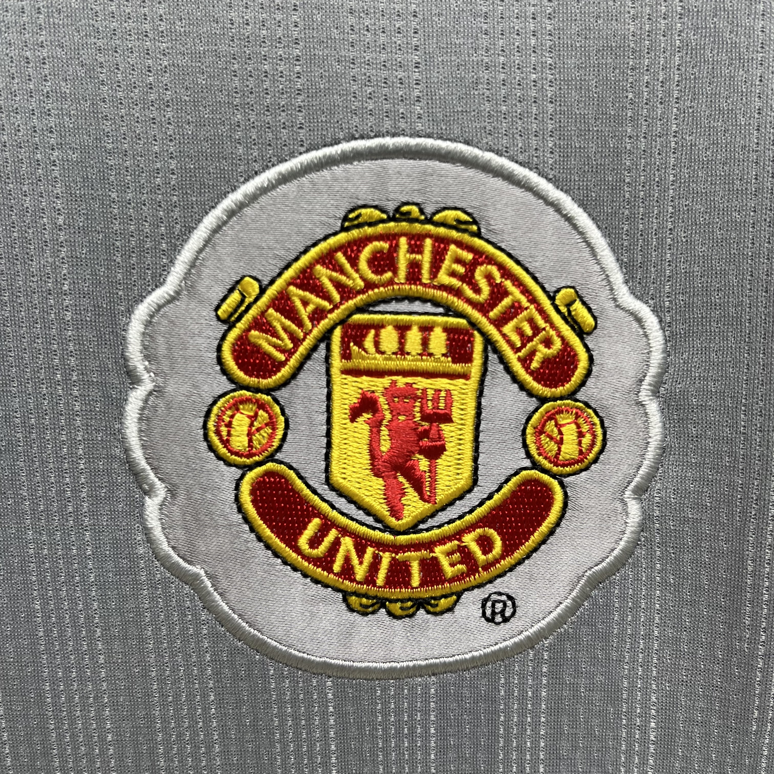 Manchester United Mens Retro Grey Goalkeeper Jersey