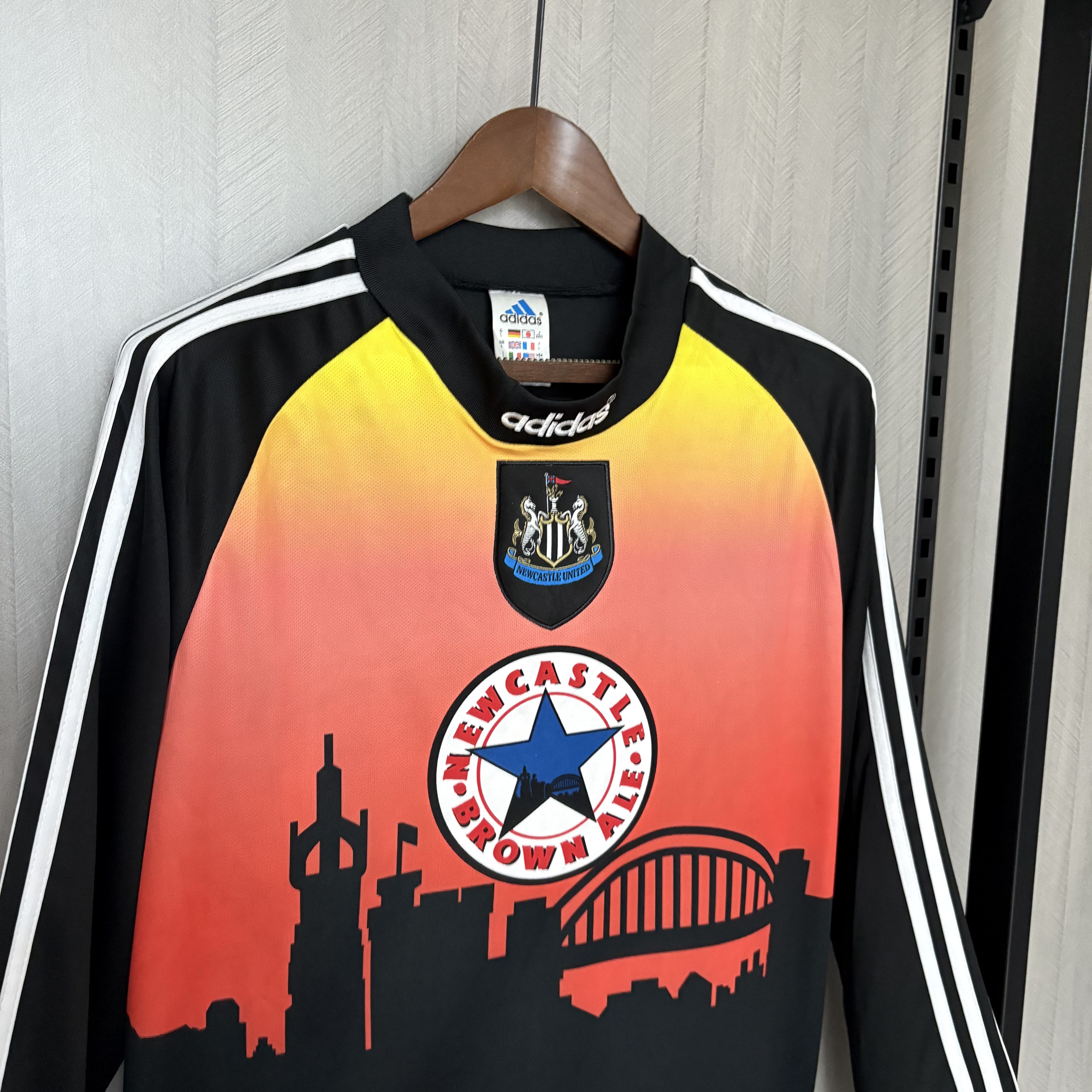 Newcastle United 1996/97 Mens Retro Long Sleeve Goalkeeper Jersey
