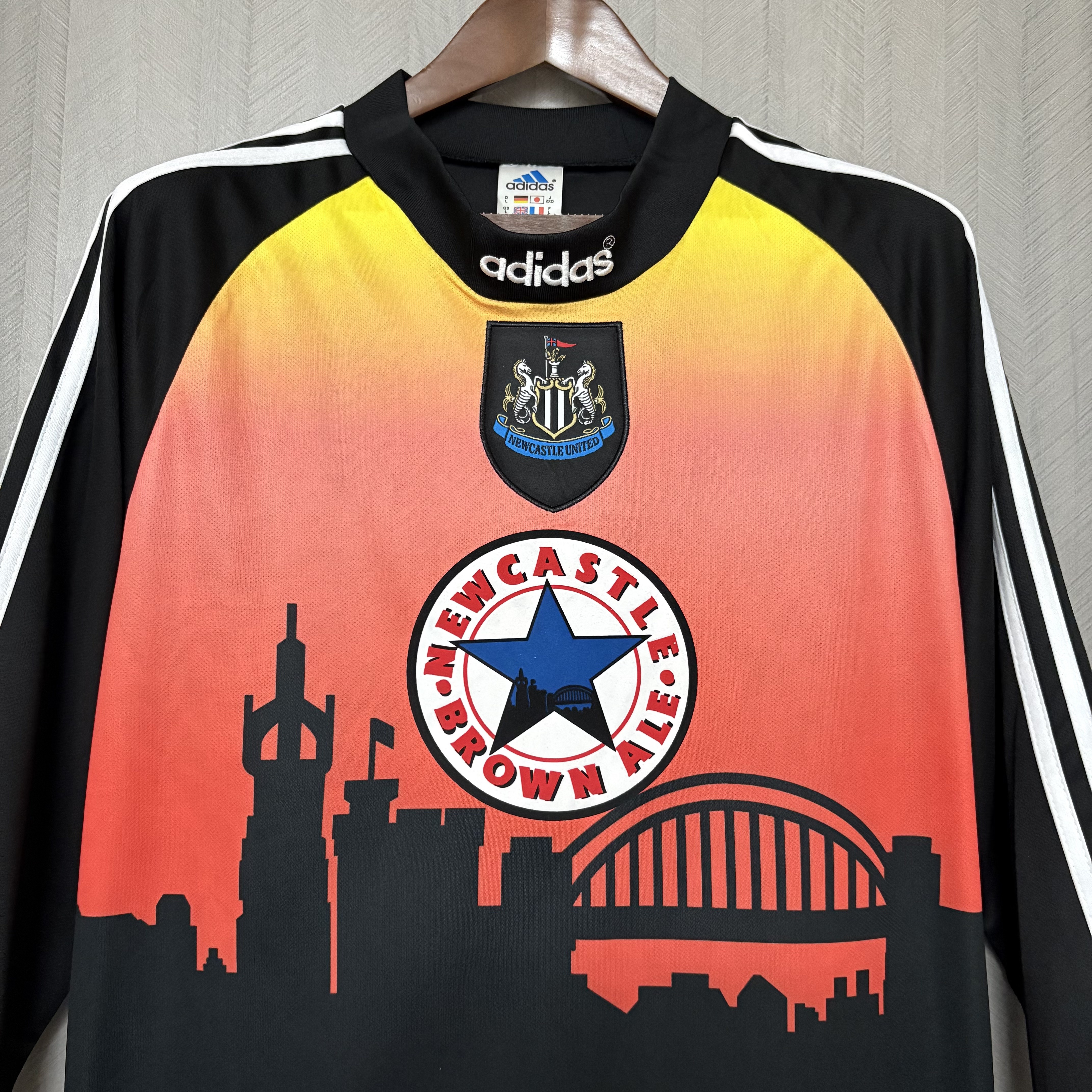 Newcastle United 1996/97 Mens Retro Long Sleeve Goalkeeper Jersey