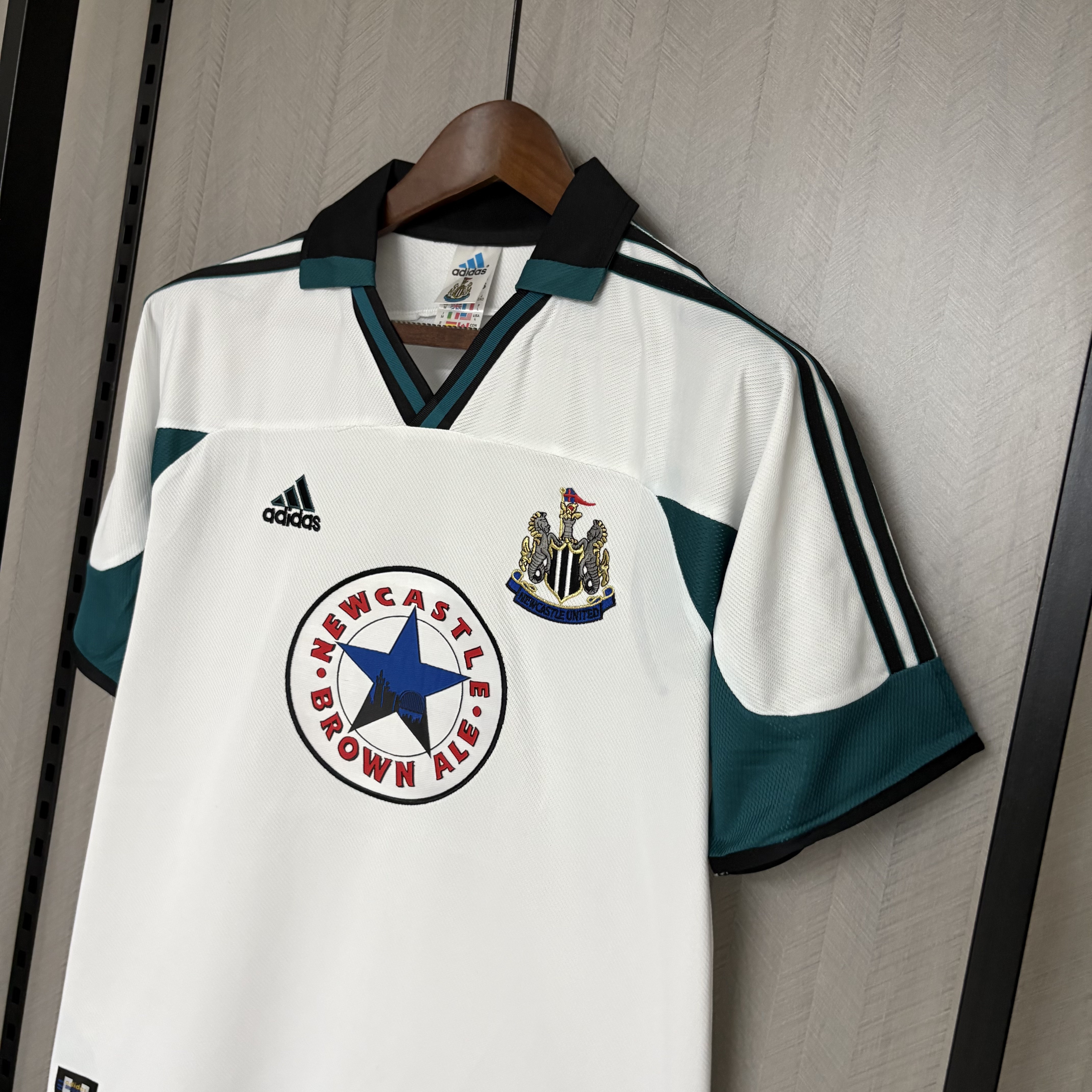 Newcastle United 1999/00 Mens Retro Away Jersey