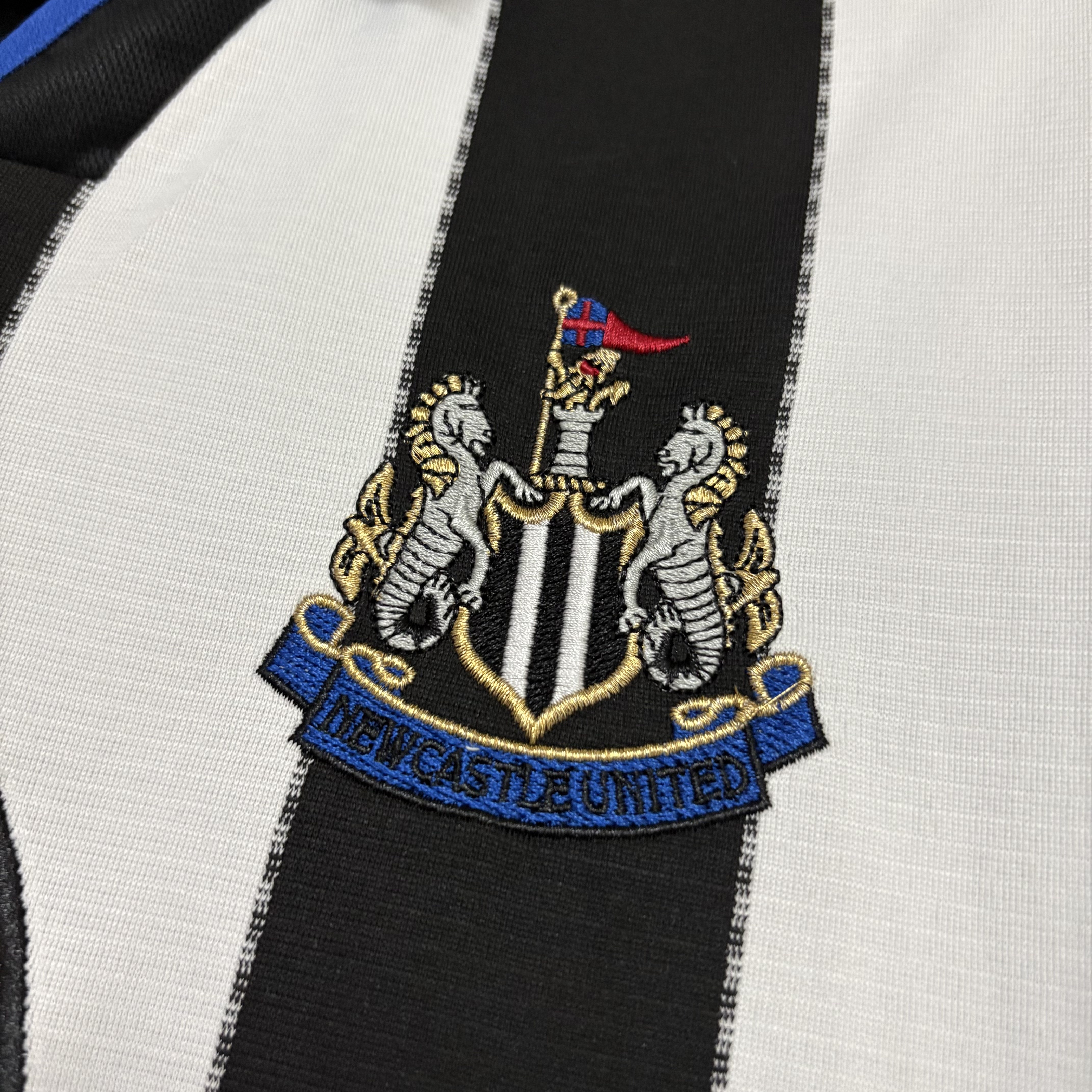 Newcastle United 1999/00 Mens Retro Long Sleeve Home Jersey
