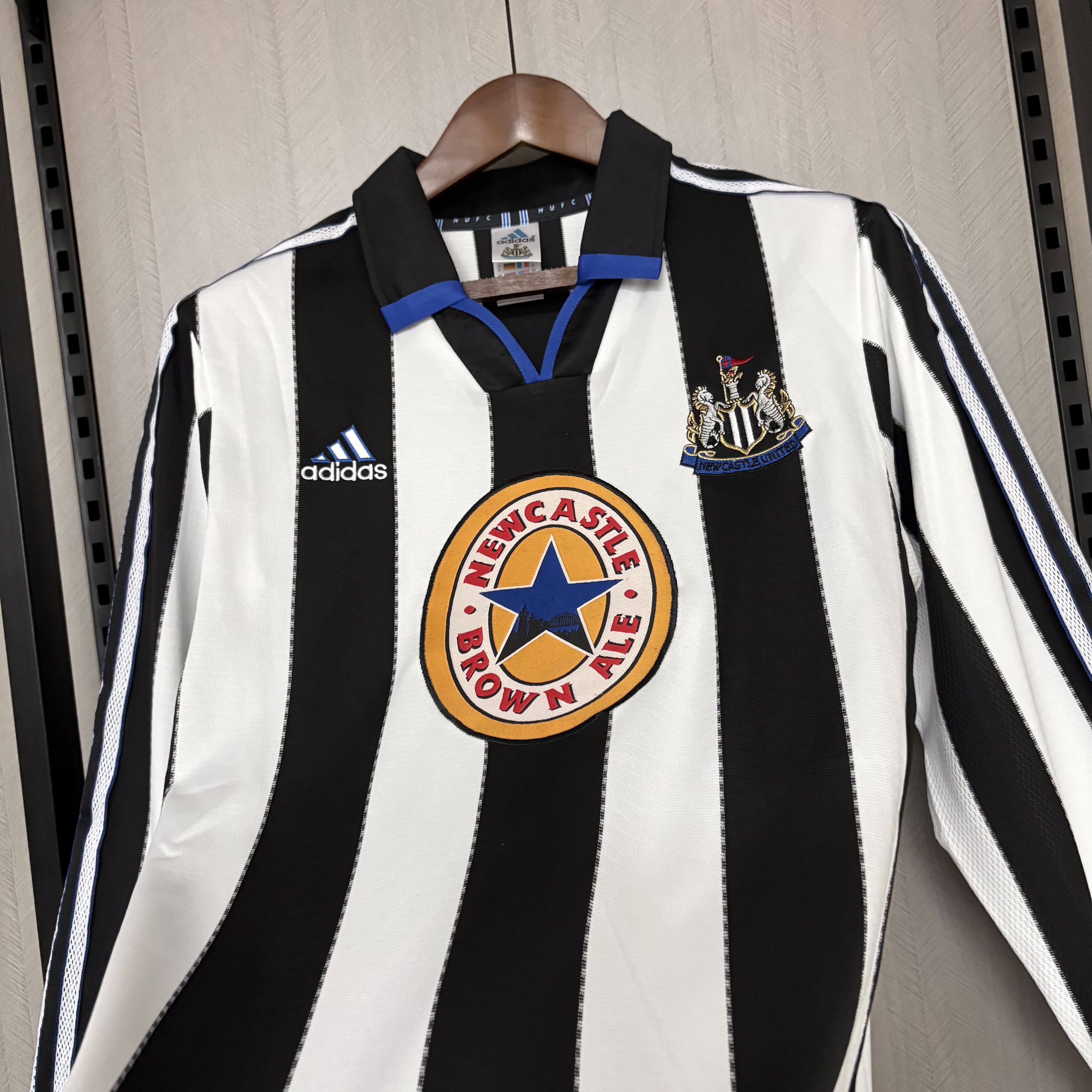 Newcastle United 1999/00 Mens Retro Long Sleeve Home Jersey