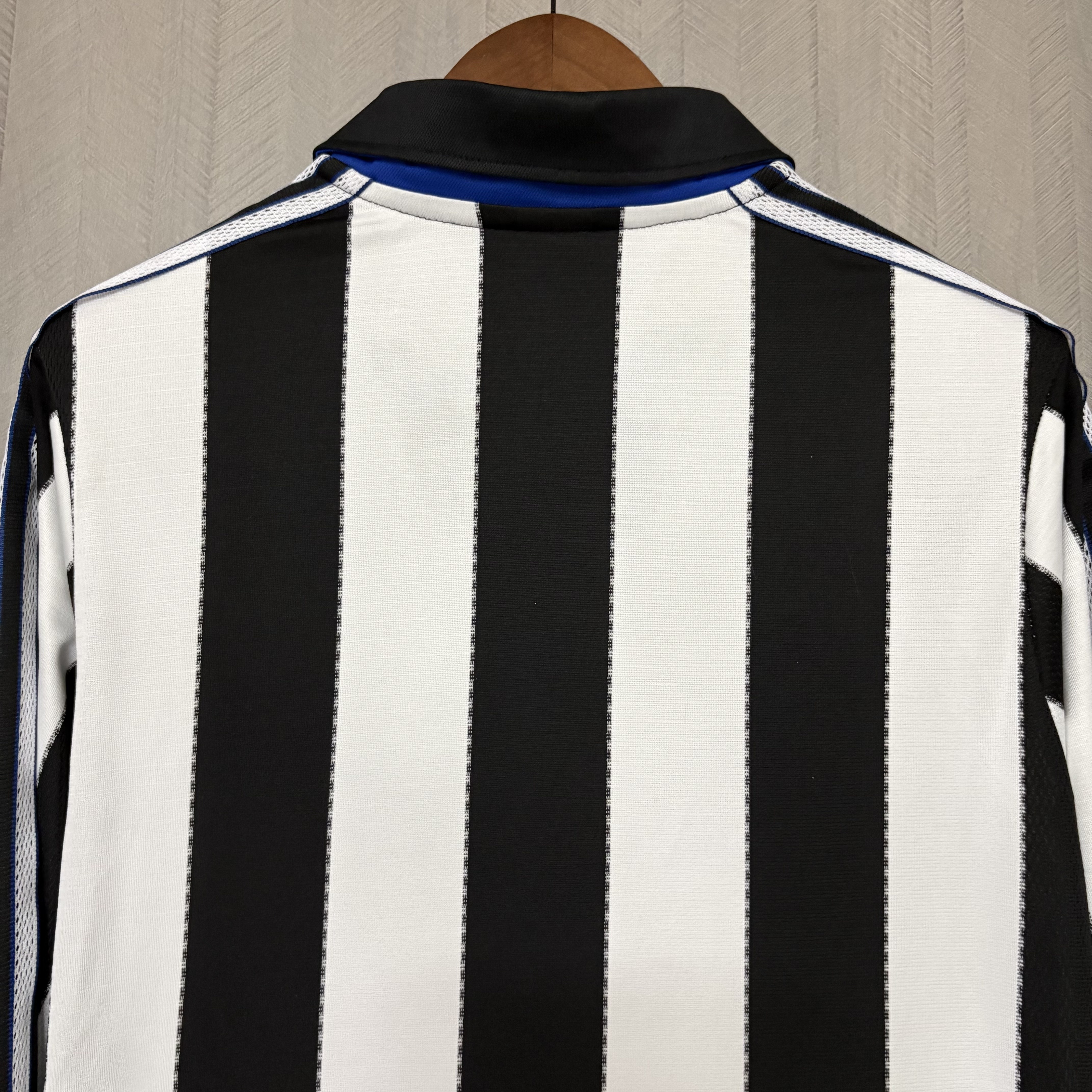 Newcastle United 1999/00 Mens Retro Long Sleeve Home Jersey