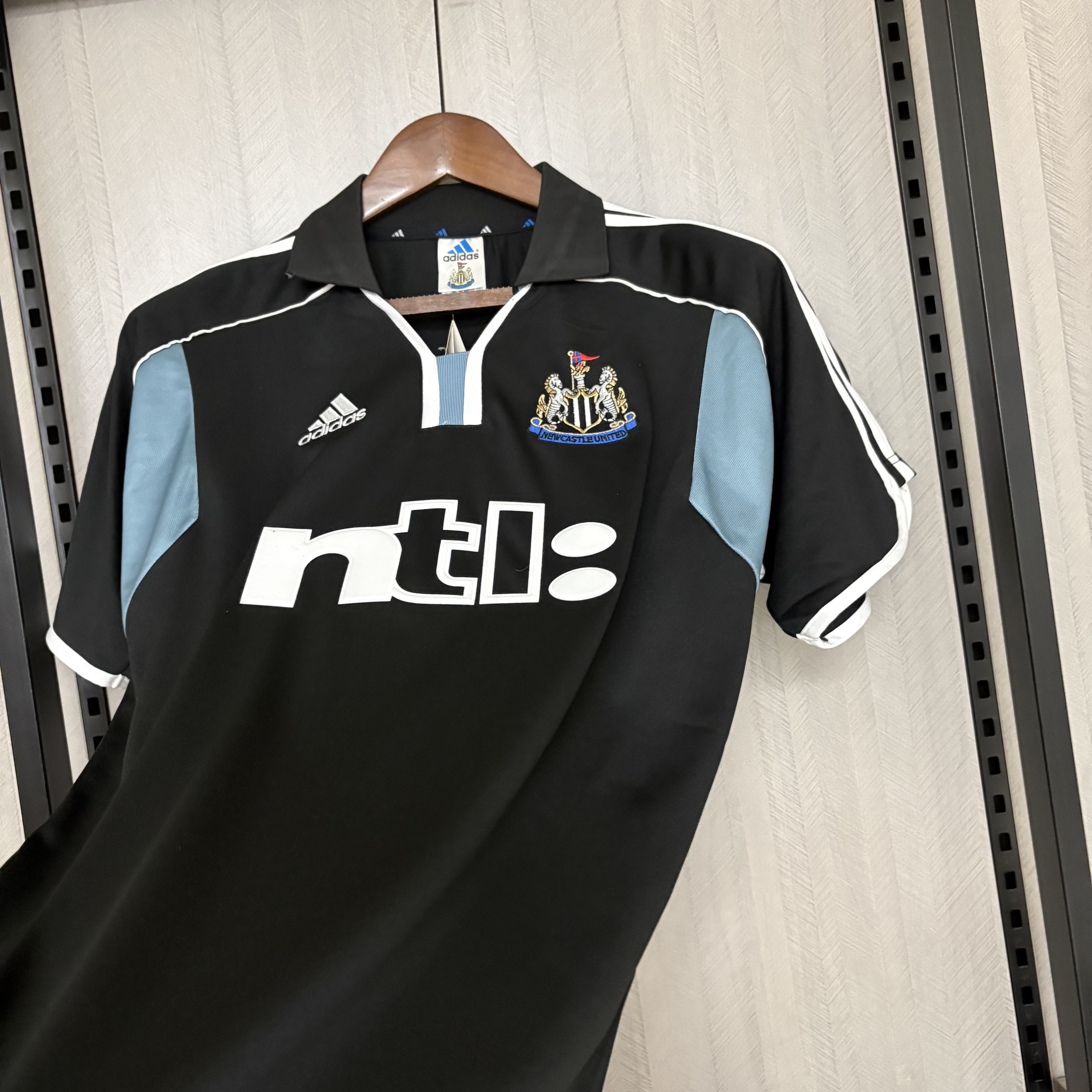Newcastle United 2000/01 Mens Retro Away Jersey