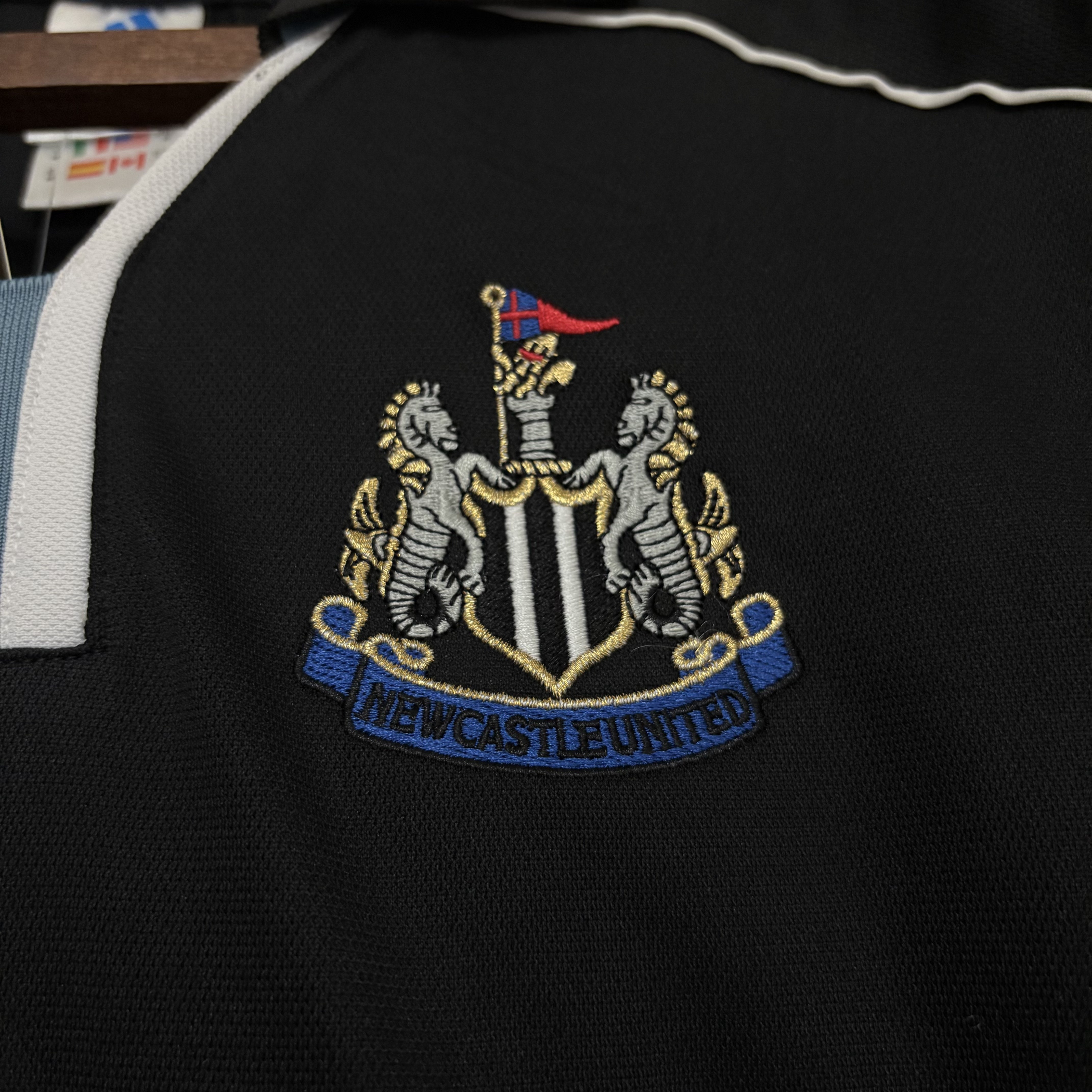 Newcastle United 2000/01 Mens Retro Away Jersey