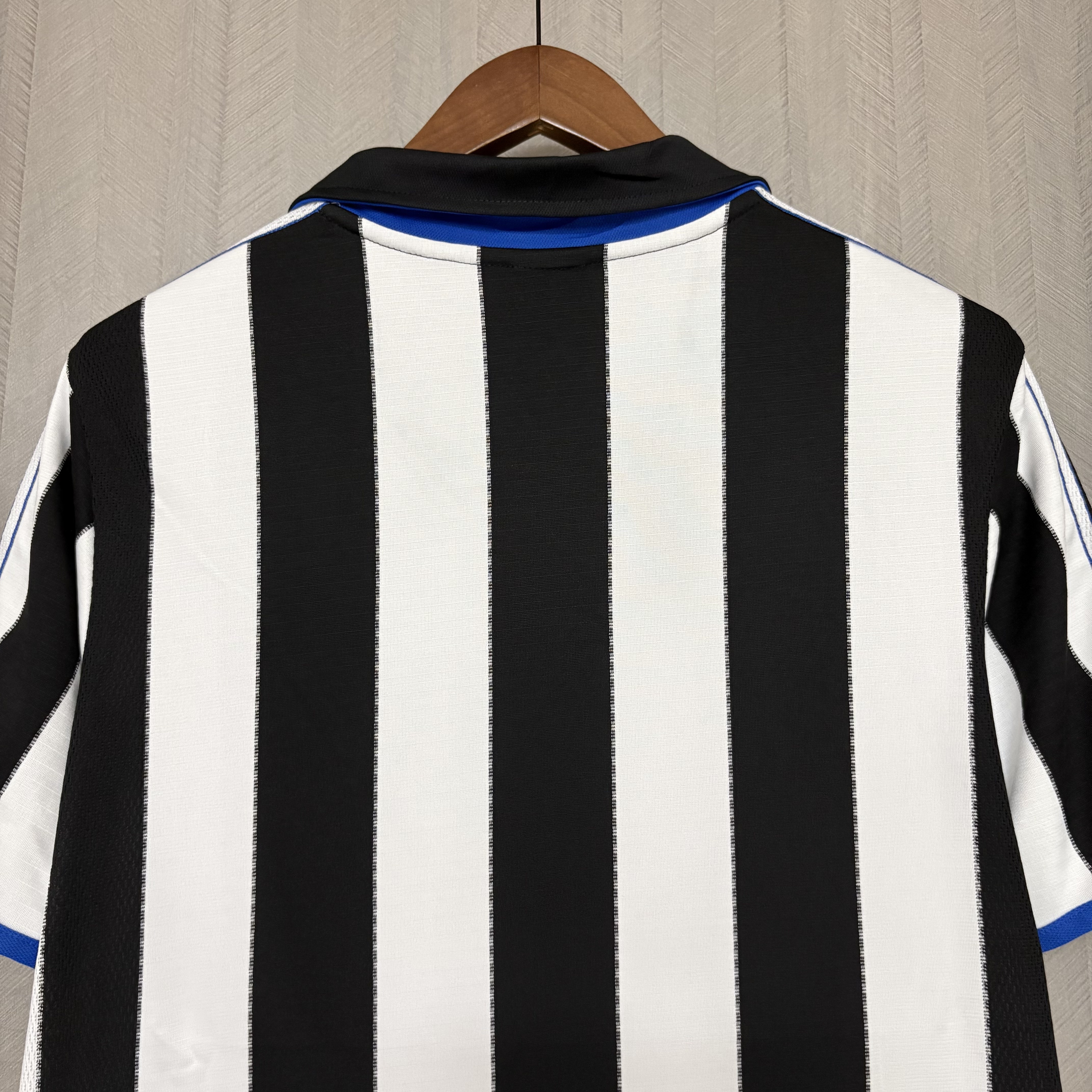 Newcastle United 2000/01 Mens Retro Home Jersey