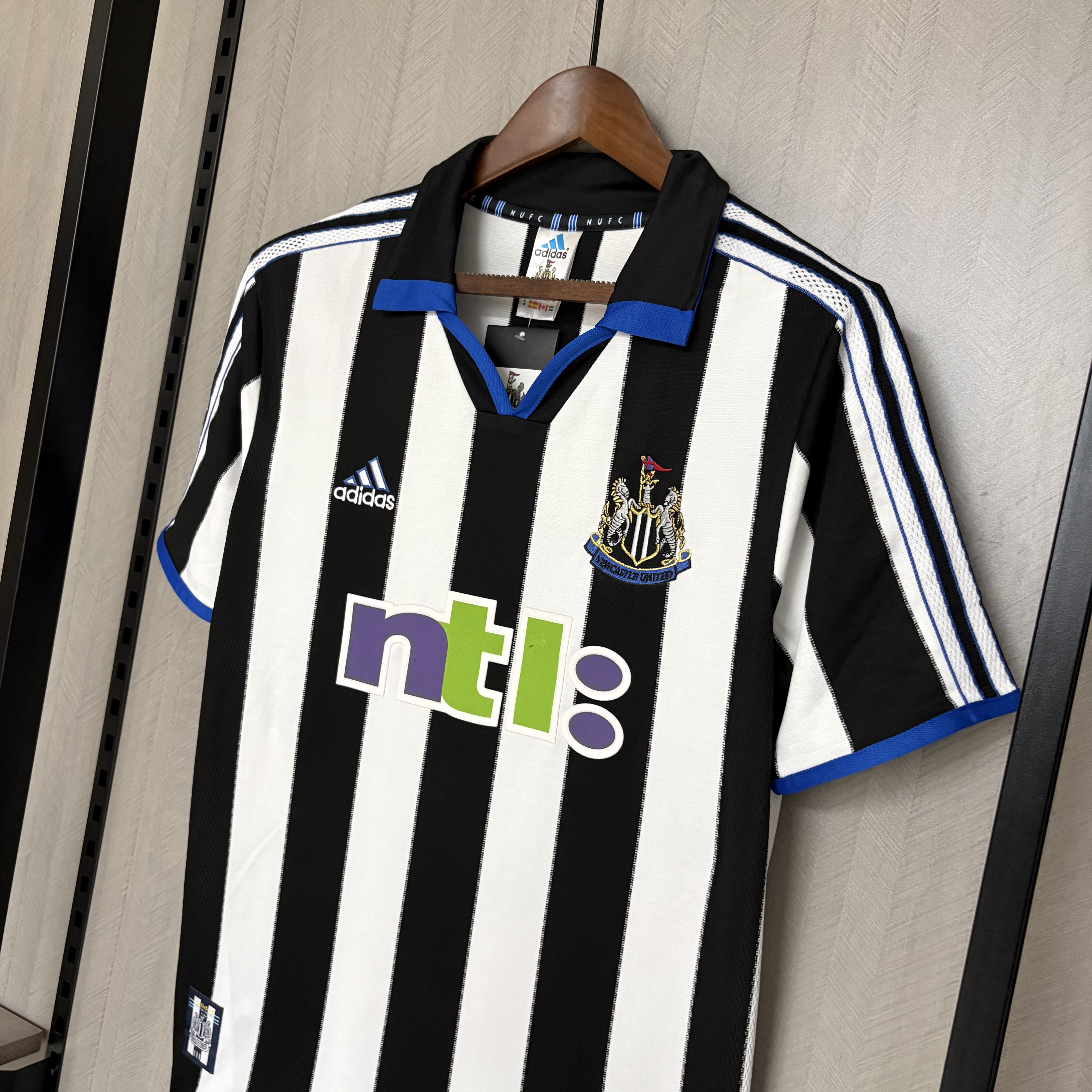 Newcastle United 2000/01 Mens Retro Home Jersey