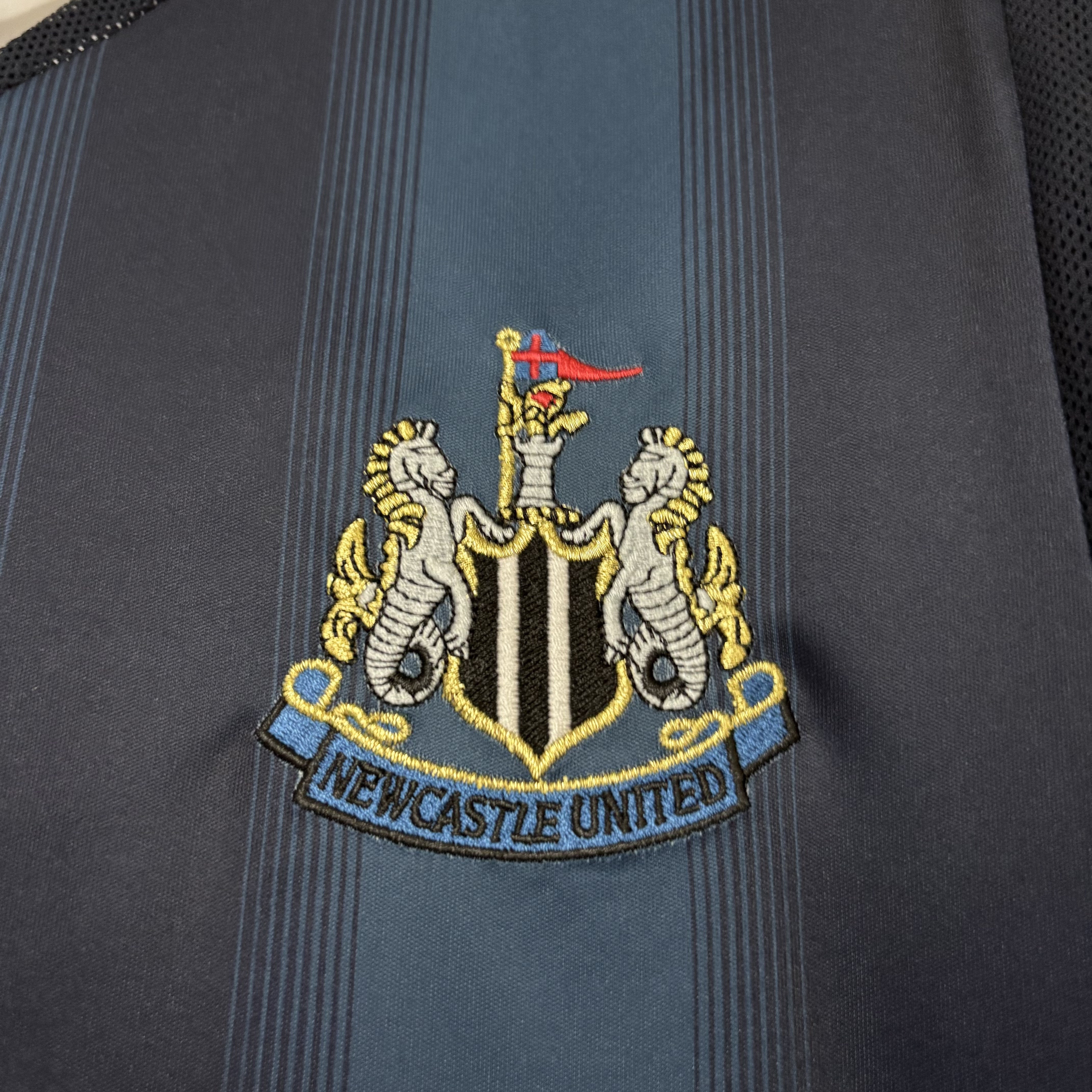 Newcastle United 2004/05 Mens Retro Away Jersey