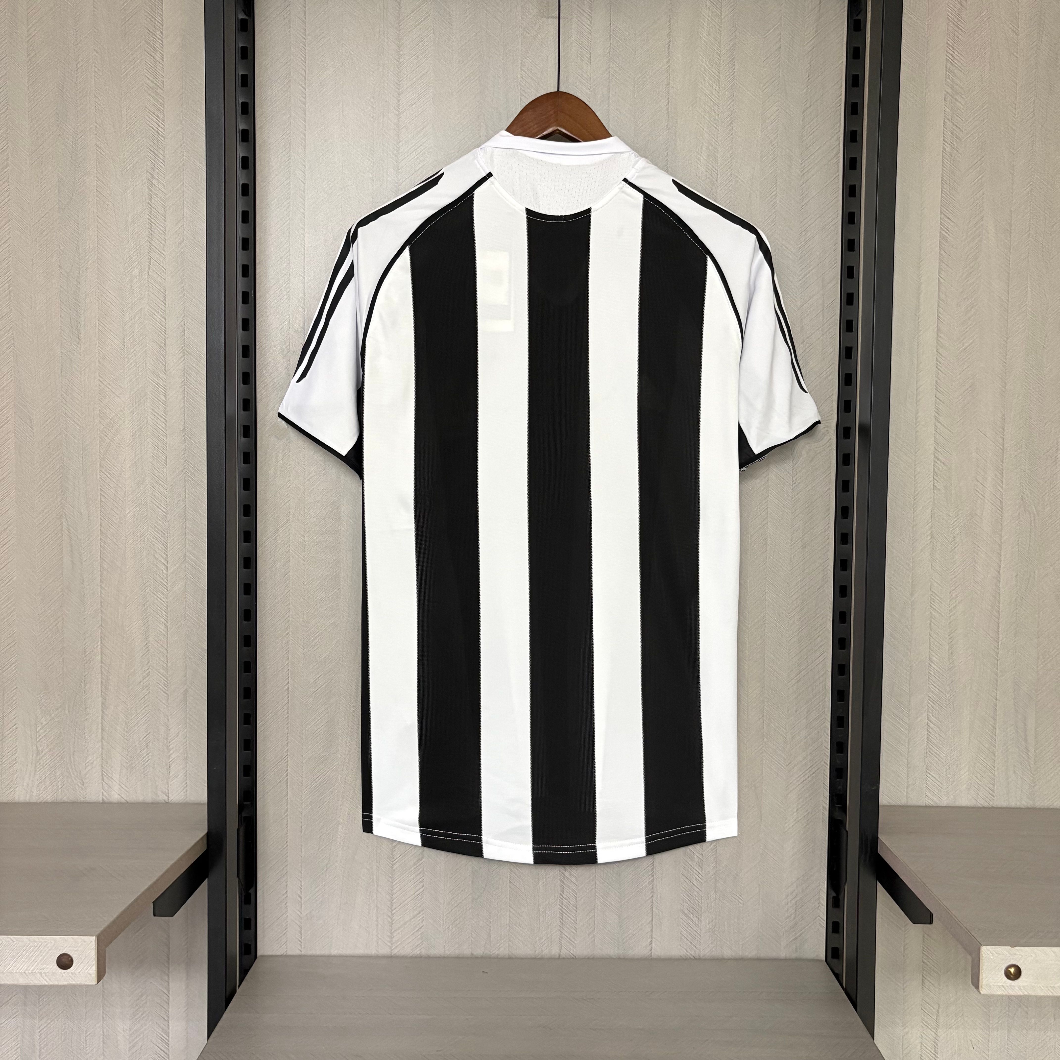 Newcastle United 2005/06 Mens Retro Home Jersey