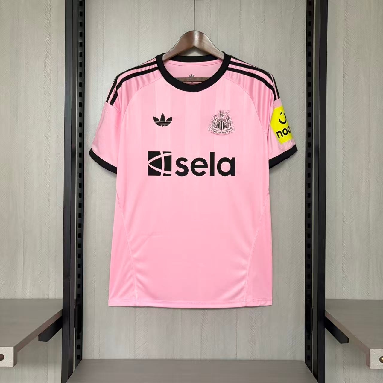 Newcastle United 2025/26 Mens Pink Jersey