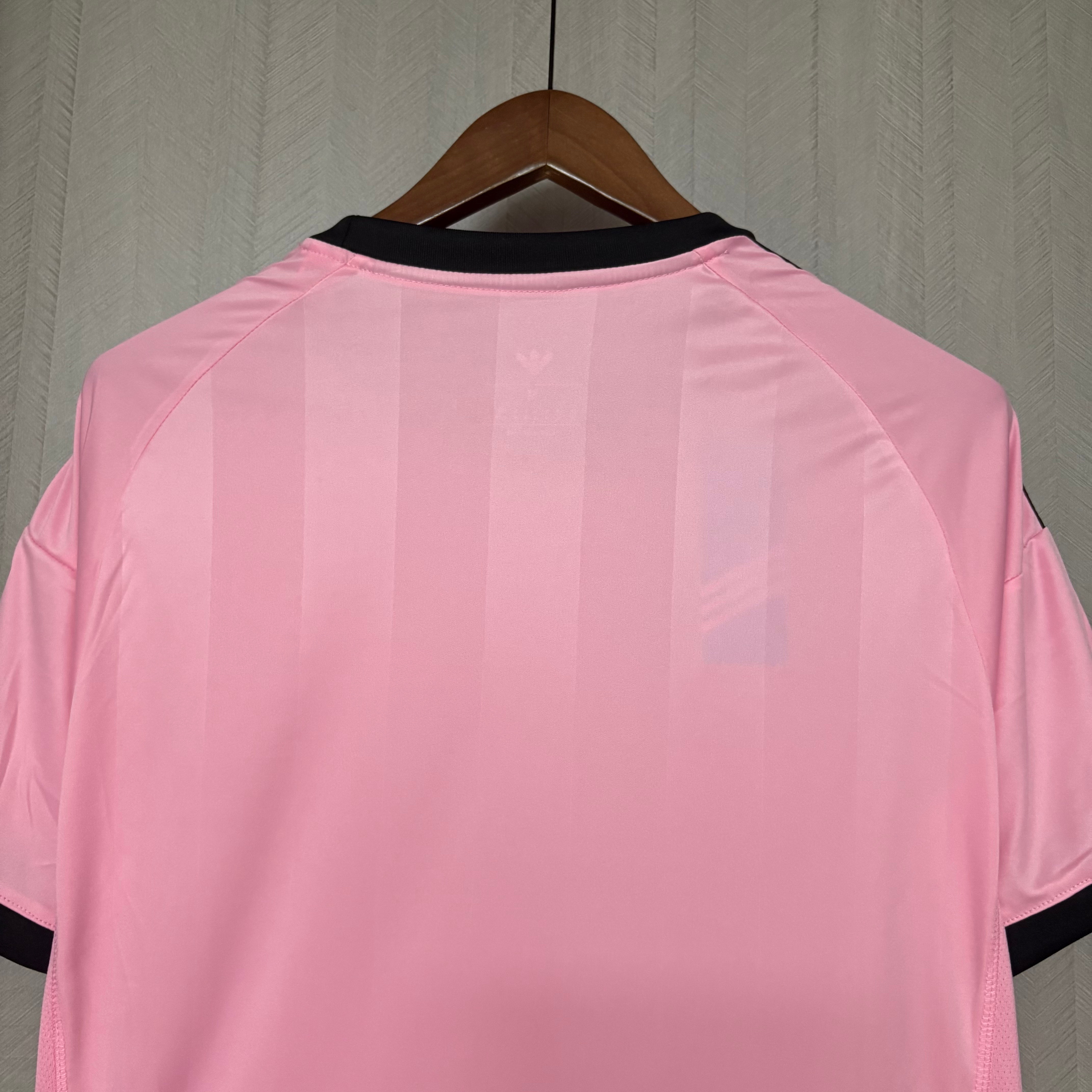 Newcastle United 2025/26 Mens Pink Jersey