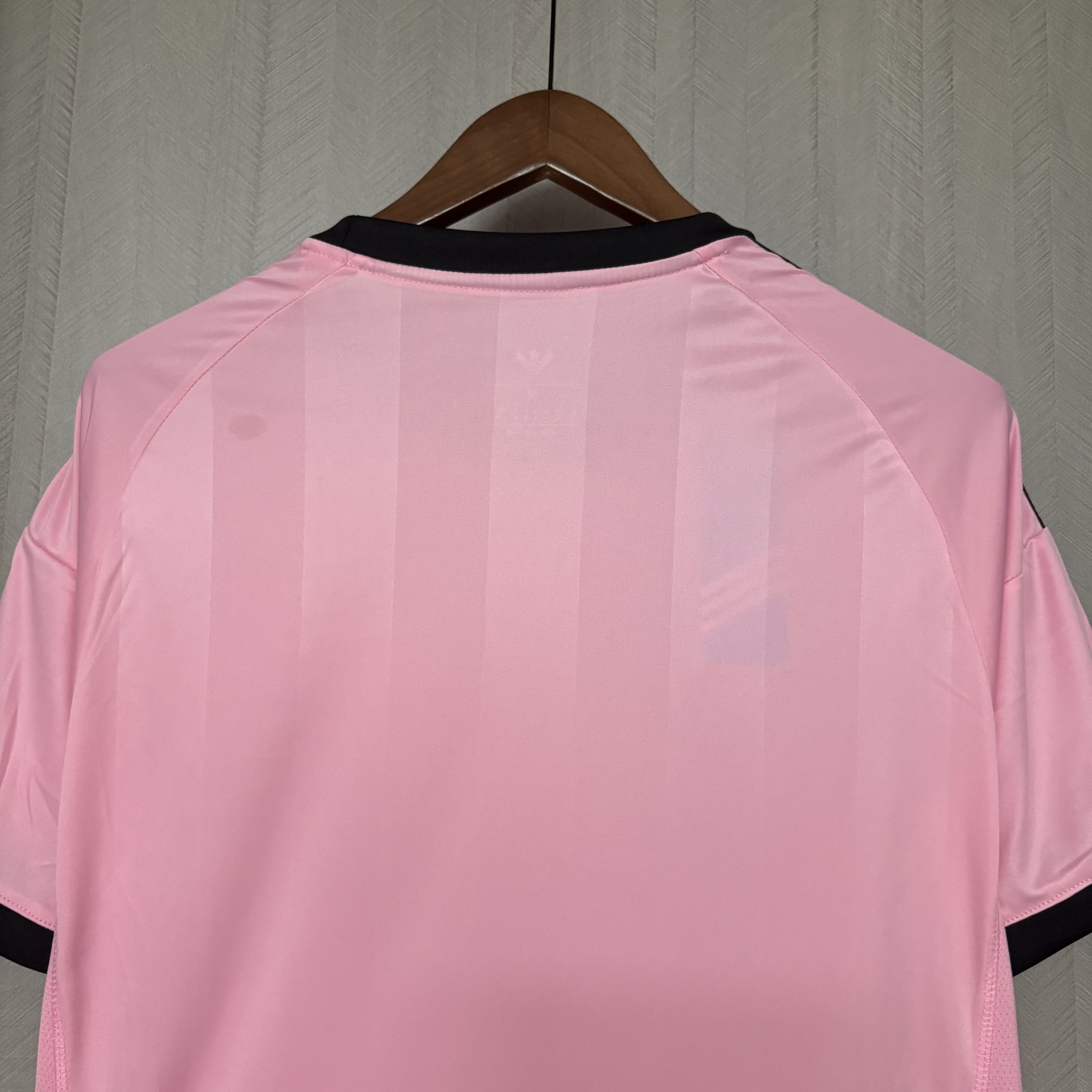 Newcastle United 2025/26 Mens Pink Jersey