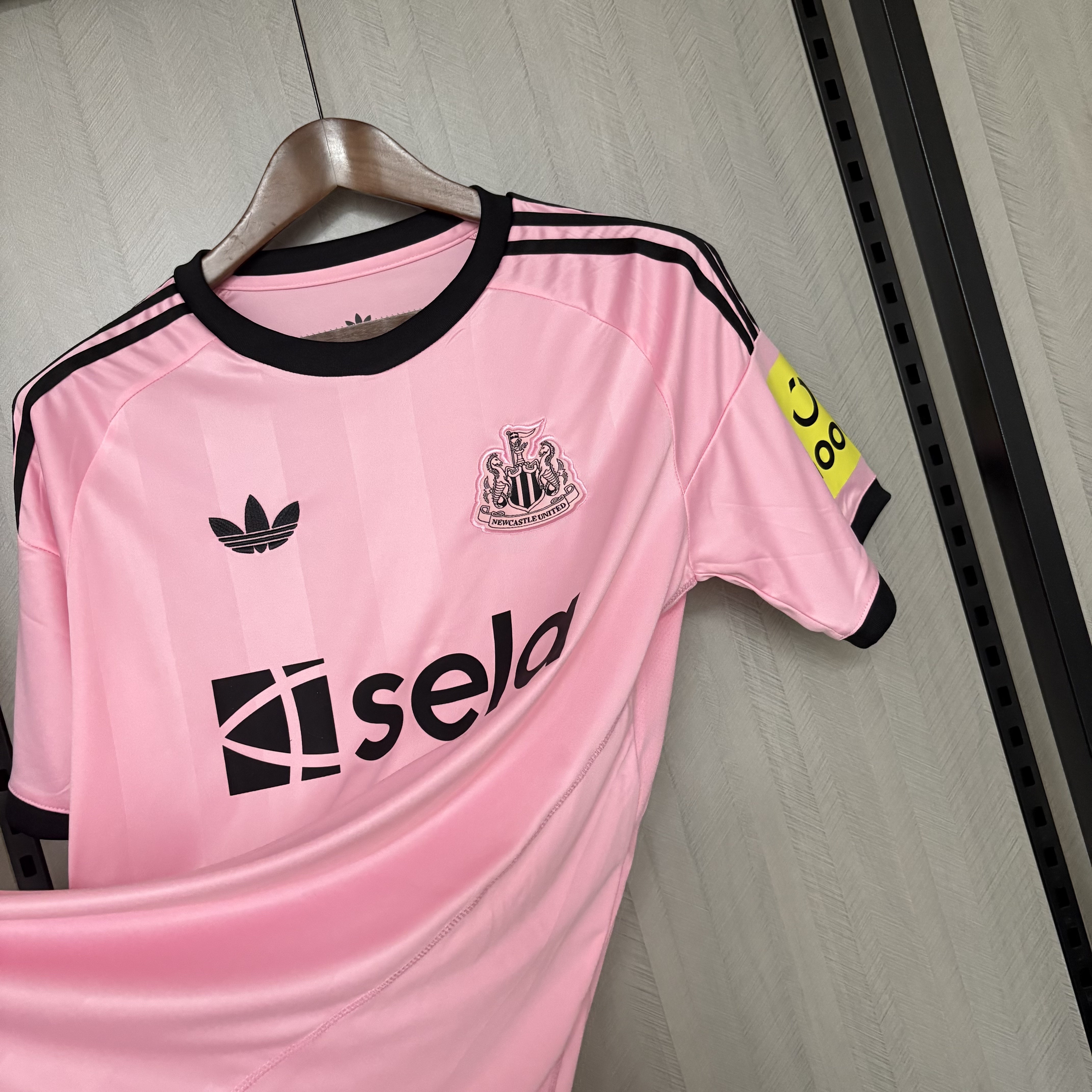 Newcastle United 2025/26 Mens Pink Jersey