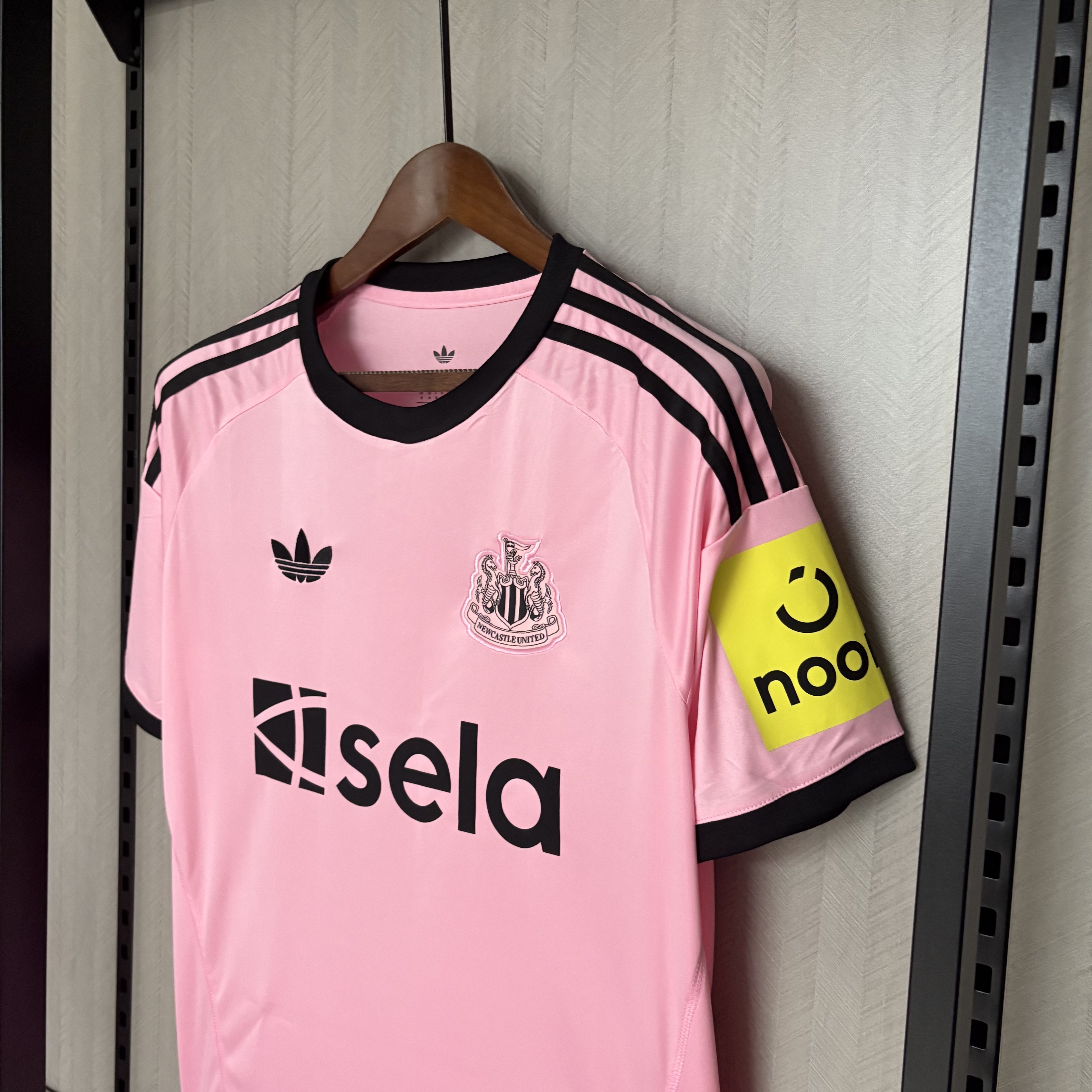 Newcastle United 2025/26 Mens Pink Jersey