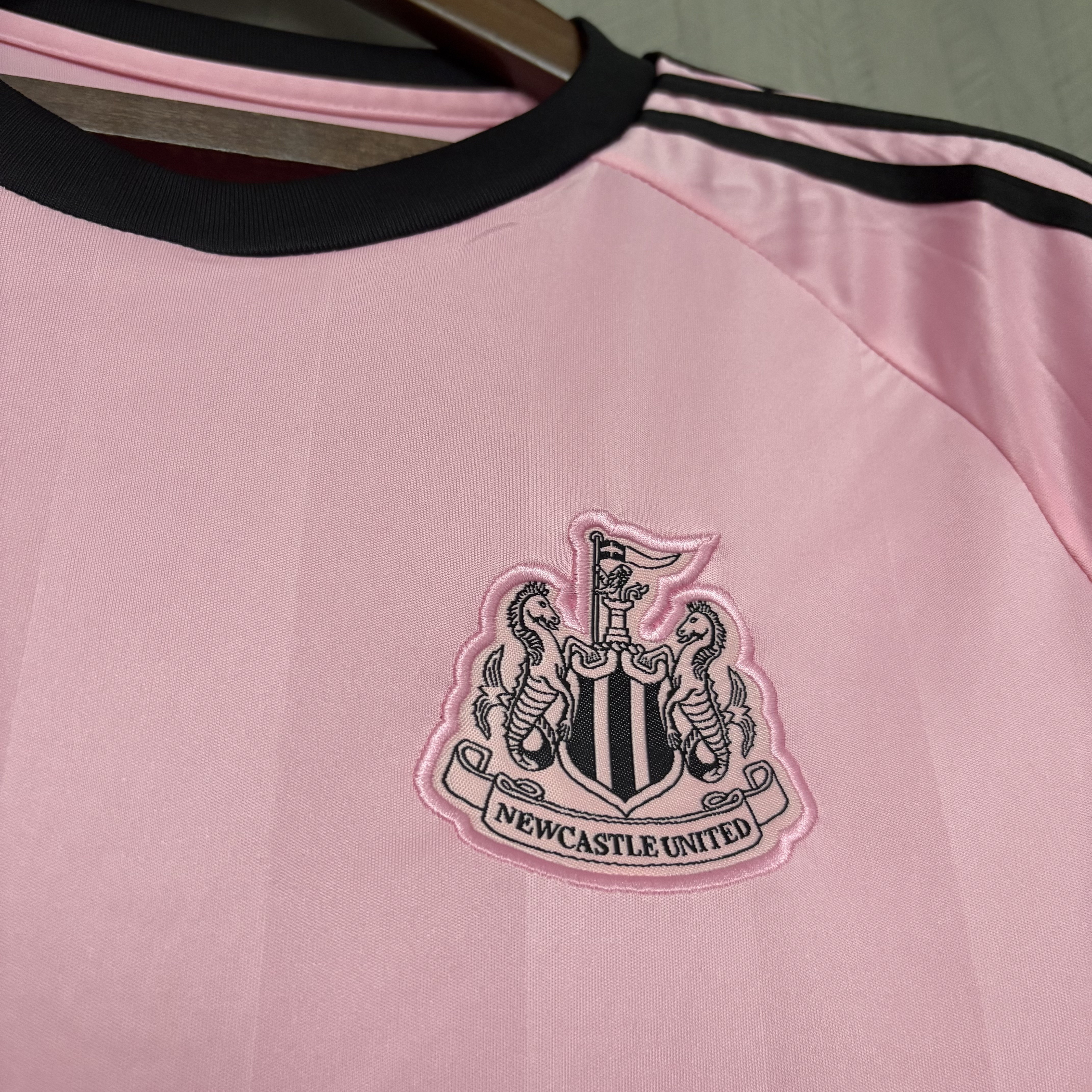 Newcastle United 2025/26 Mens Pink Jersey