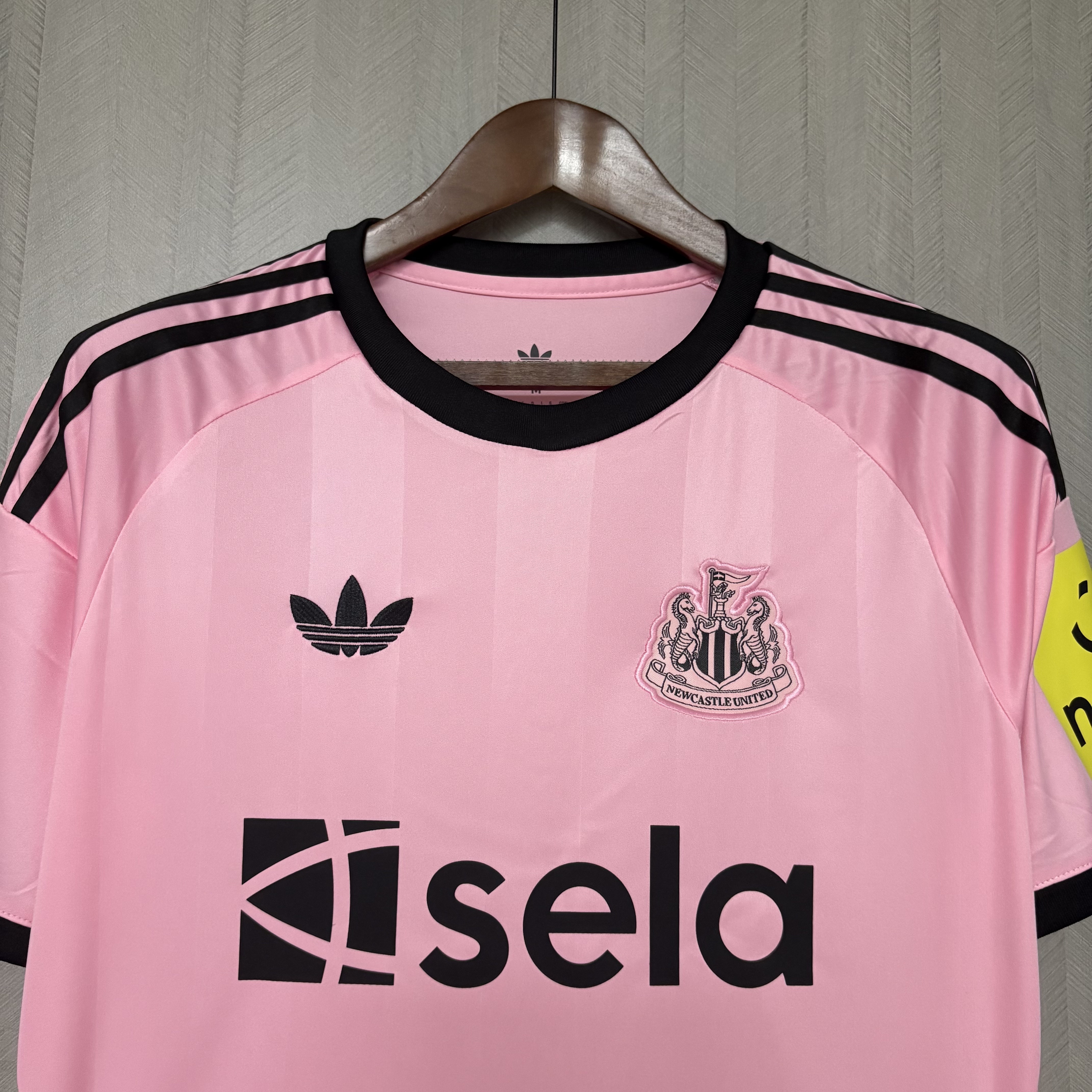 Newcastle United 2025/26 Mens Pink Jersey