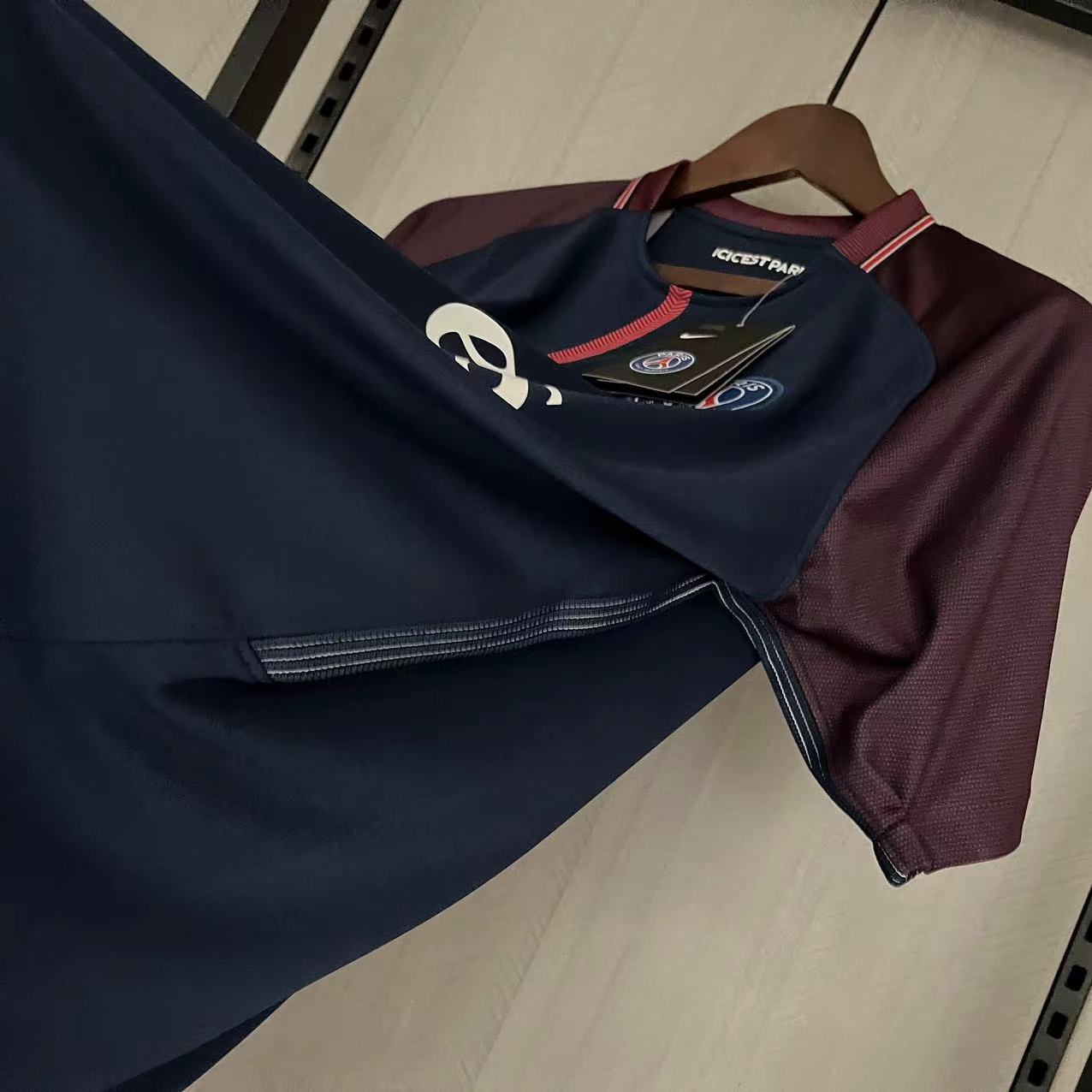 Paris Saint-Germain 2017/18 Mens Retro Home Jersey