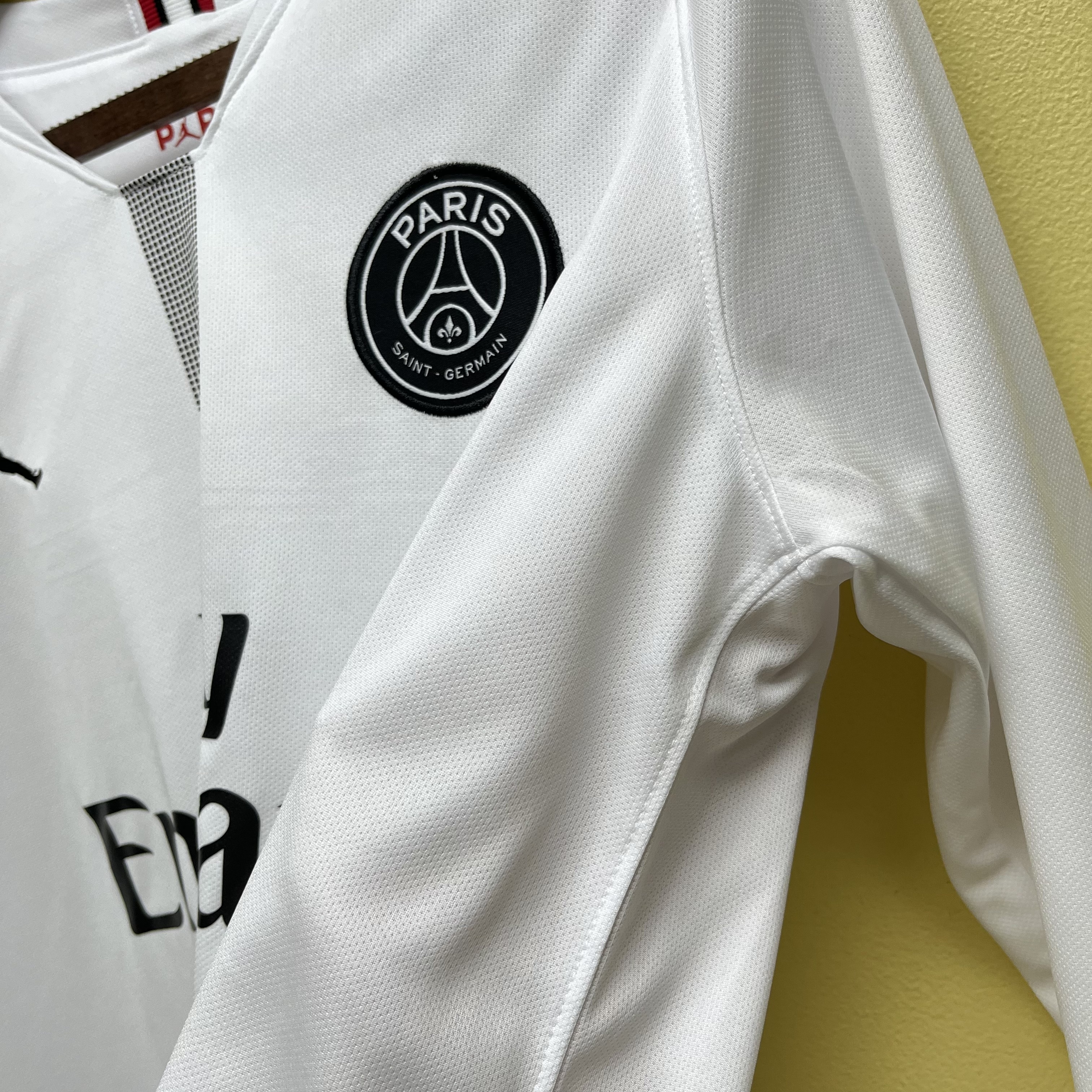Paris Saint-Germain 2018/19 Mens Retro Long Sleeve White Jersey