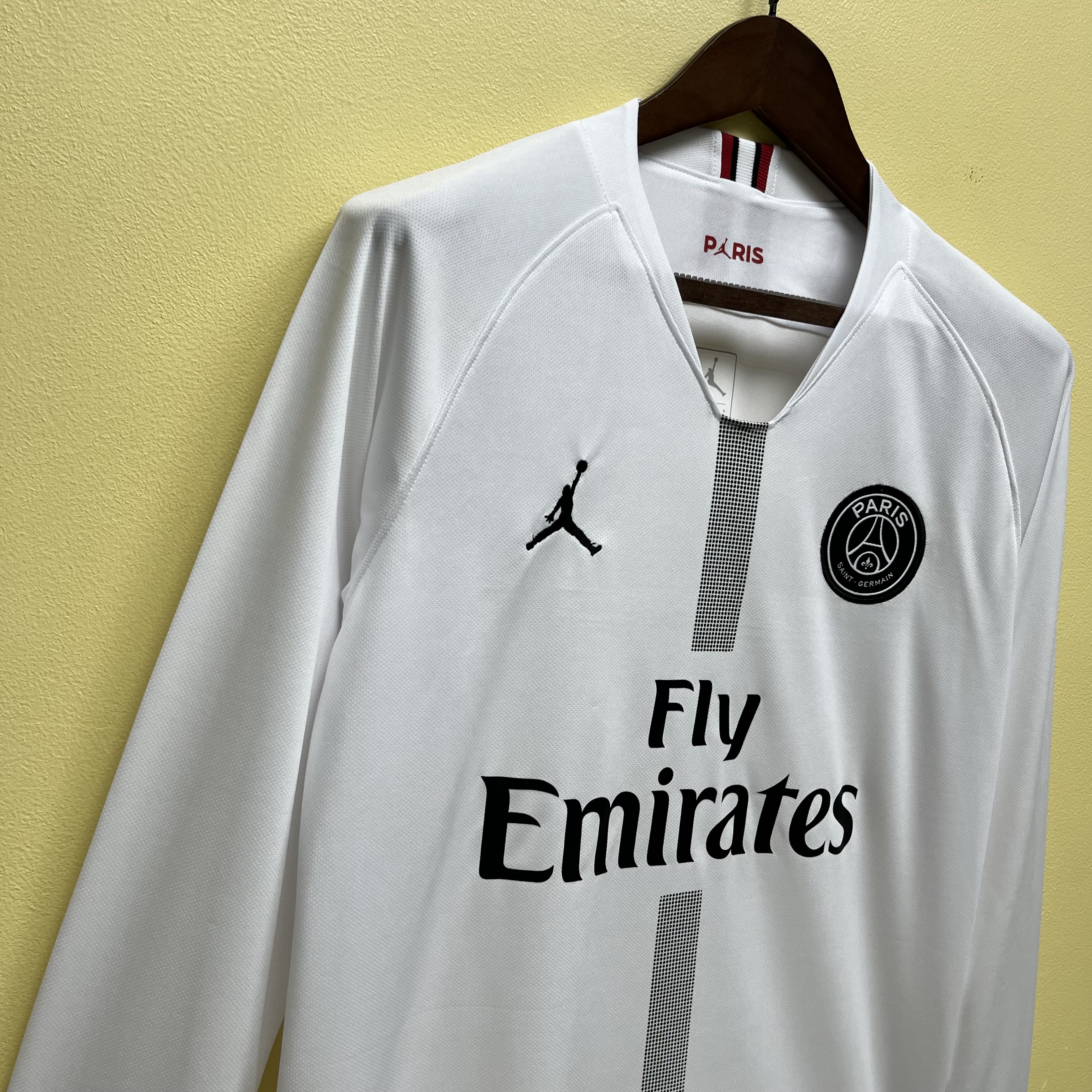 Paris Saint-Germain 2018/19 Mens Retro Long Sleeve White Jersey
