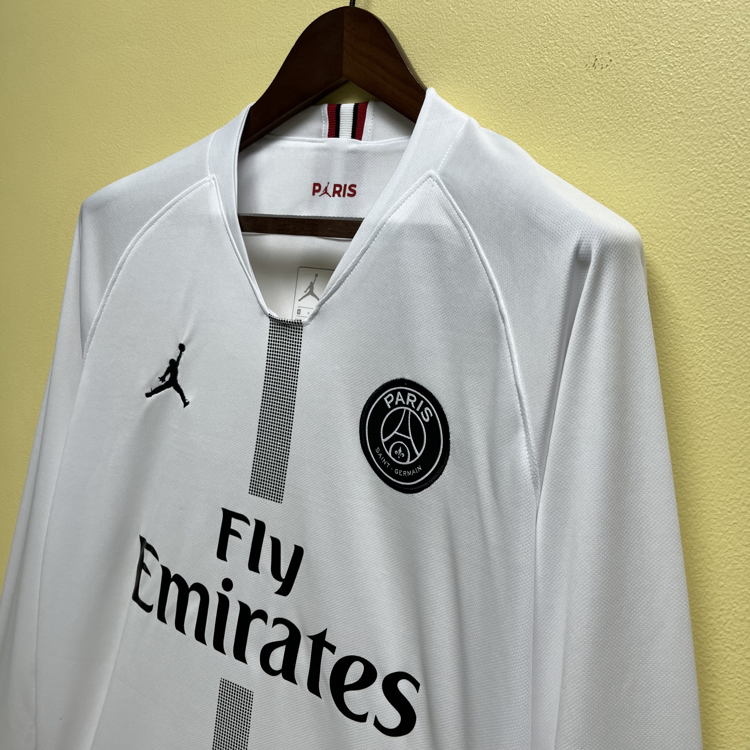 Paris Saint-Germain 2018/19 Mens Retro Long Sleeve White Jersey