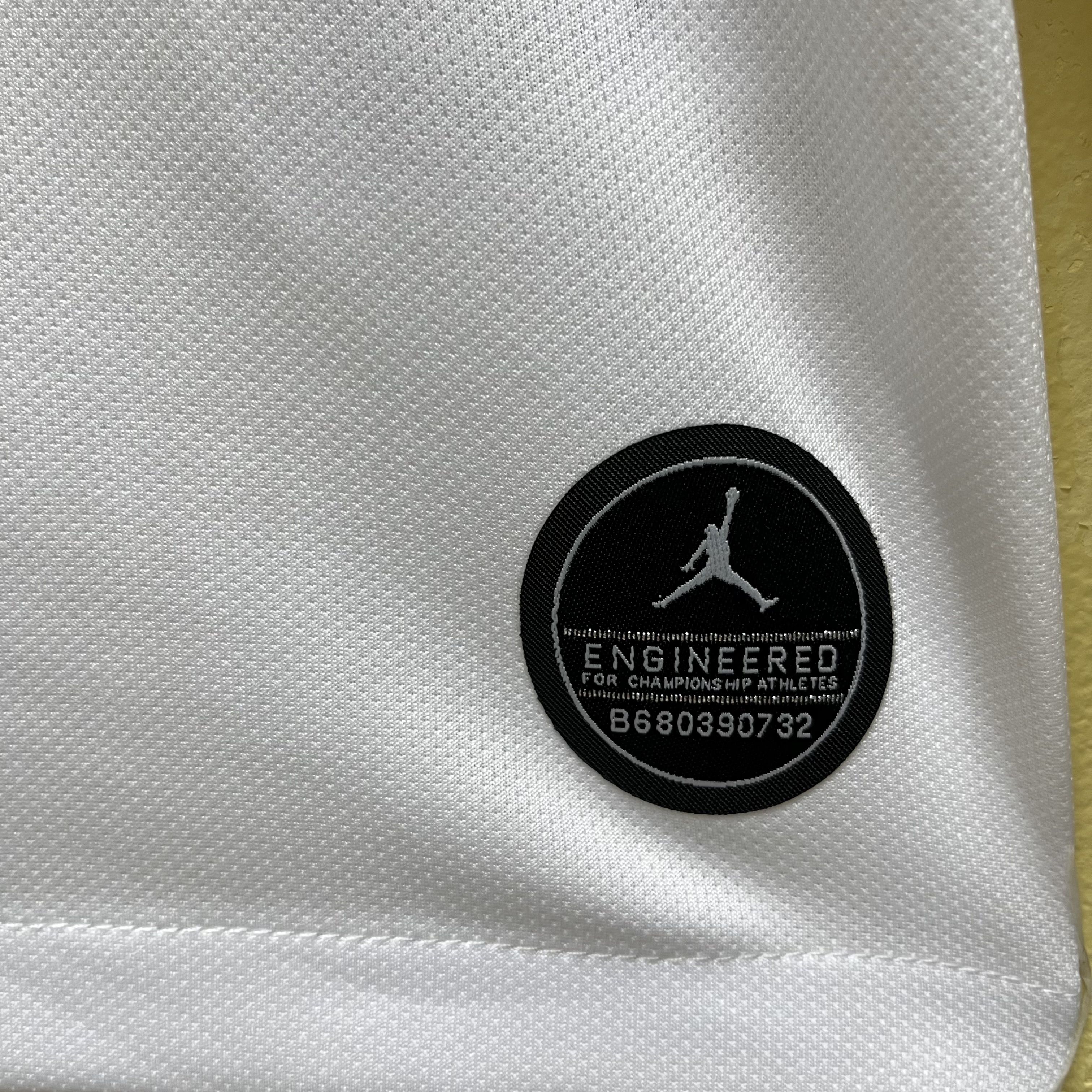 Paris Saint-Germain 2018/19 Mens Retro Long Sleeve White Jersey