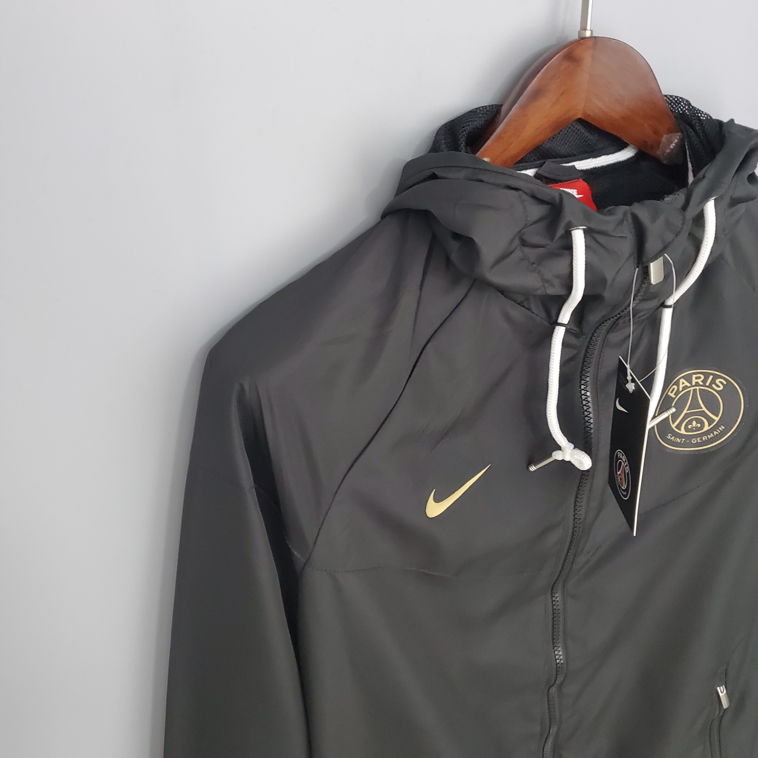 Paris Saint-Germain 2021/22 Mens Black Windbreaker Jacket
