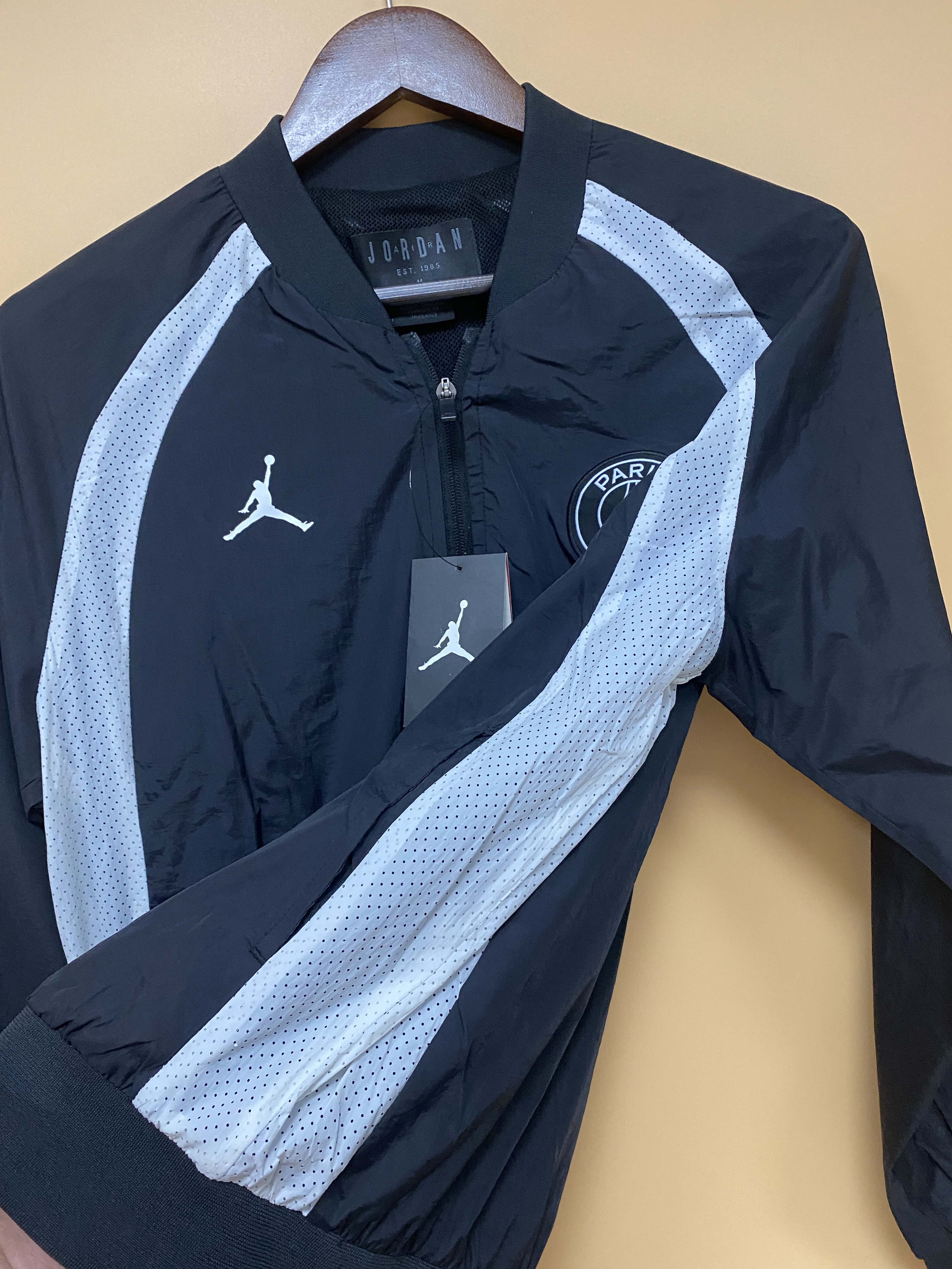 Paris Saint-Germain 2022 Mens Black/White Jordan Windbreaker Jacket