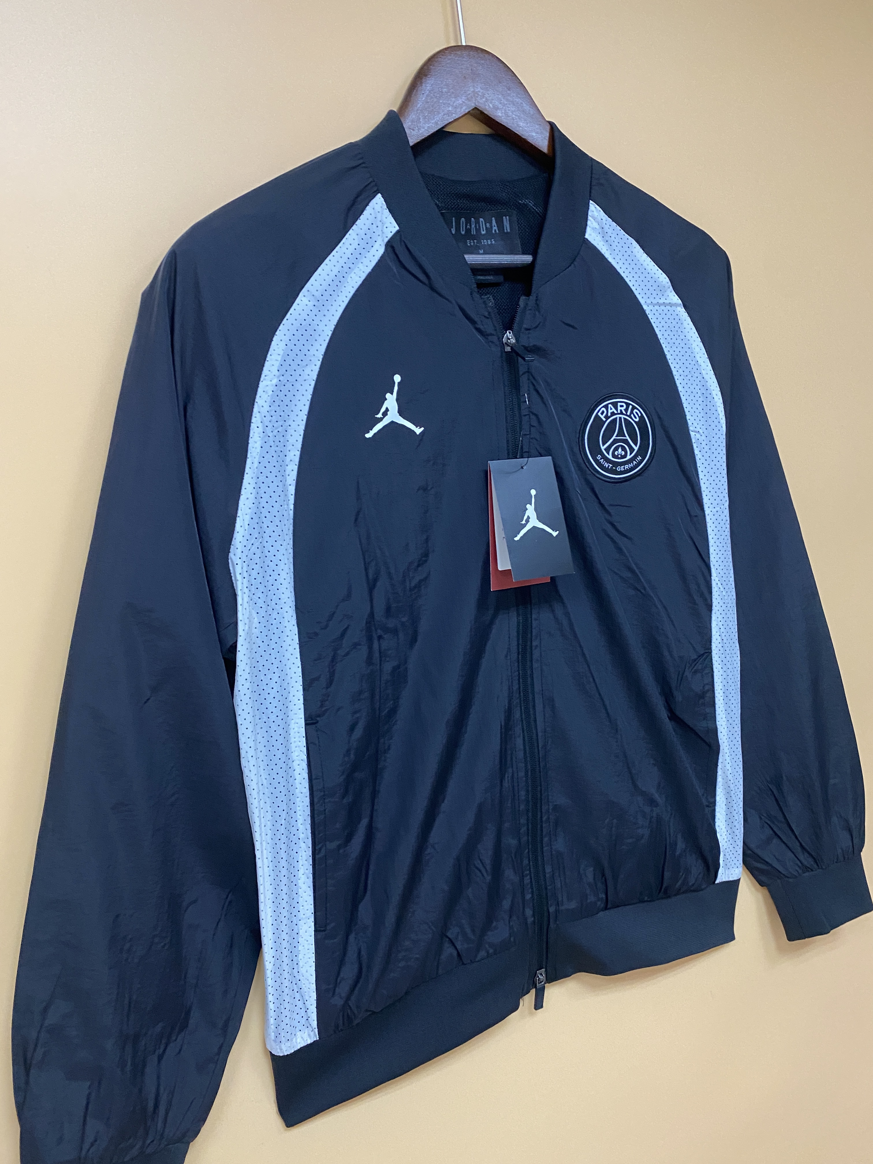 Paris Saint-Germain 2022 Mens Black/White Jordan Windbreaker Jacket