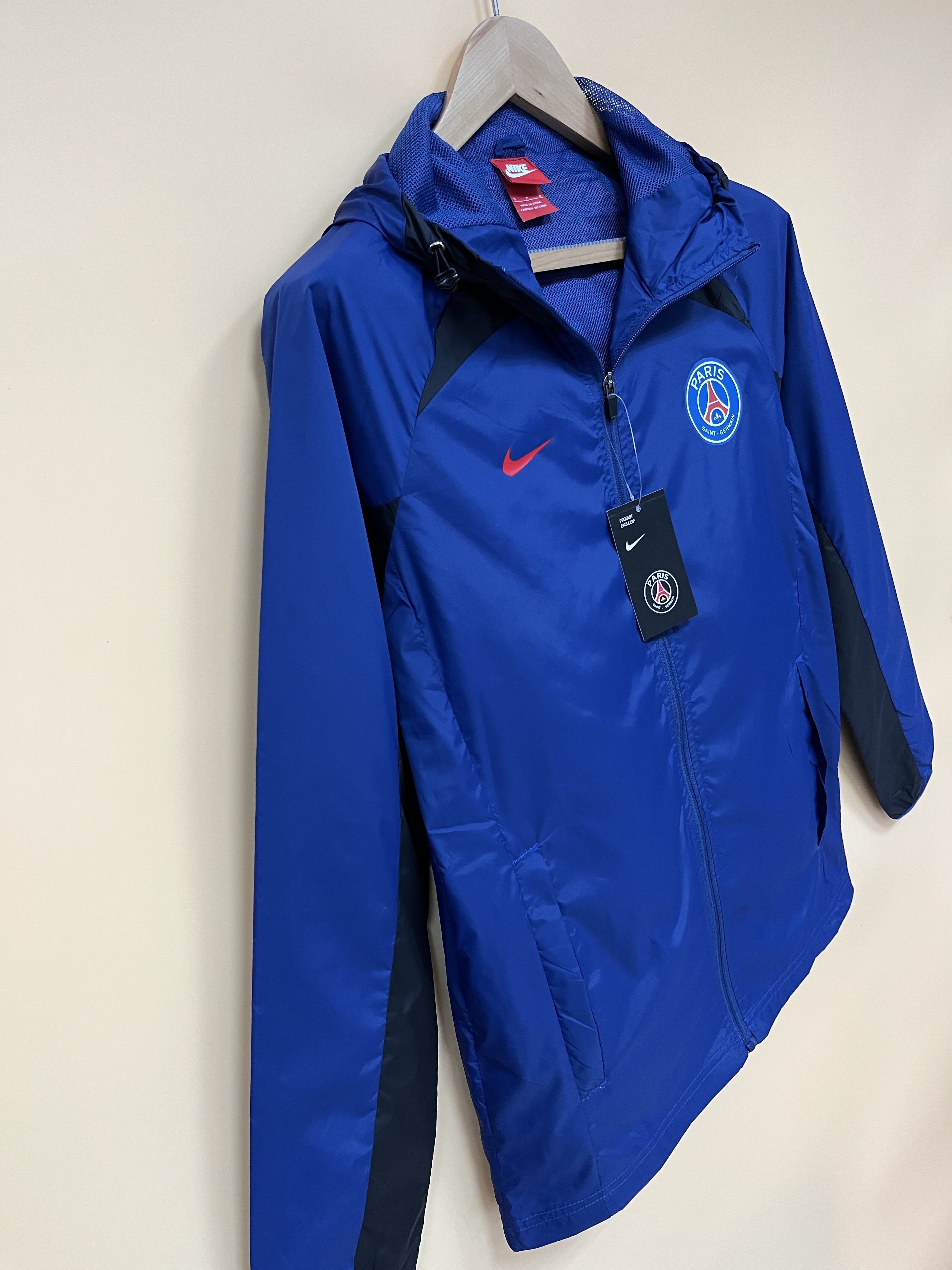 Paris Saint-Germain 2022 Mens Blue/Black Windbreaker Jacket