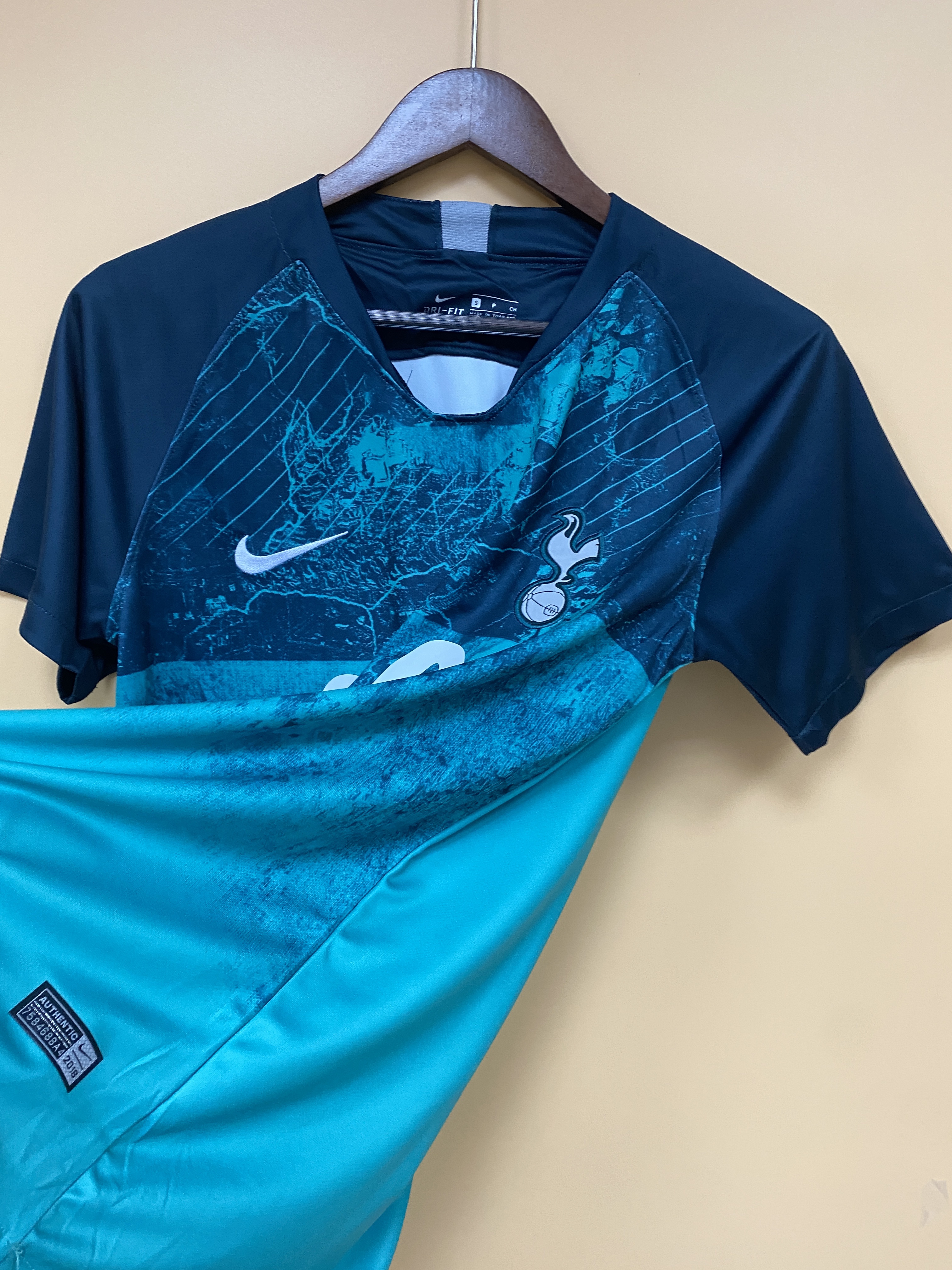 Tottenham Hotspur 2018/19 Mens Retro Third Jersey