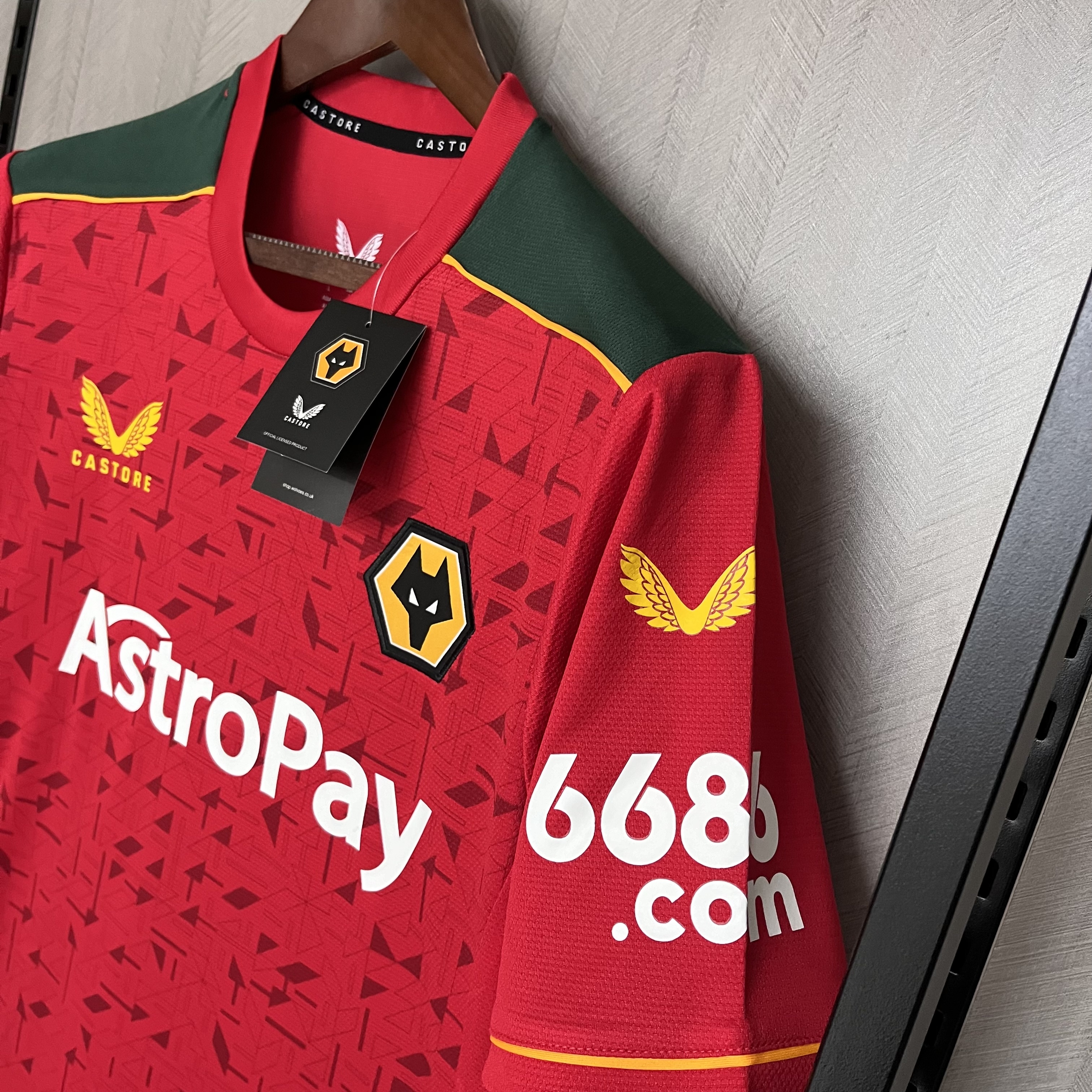 Wolverhampton Wanderers 2023/24 Mens Red Goalkeeper Jersey