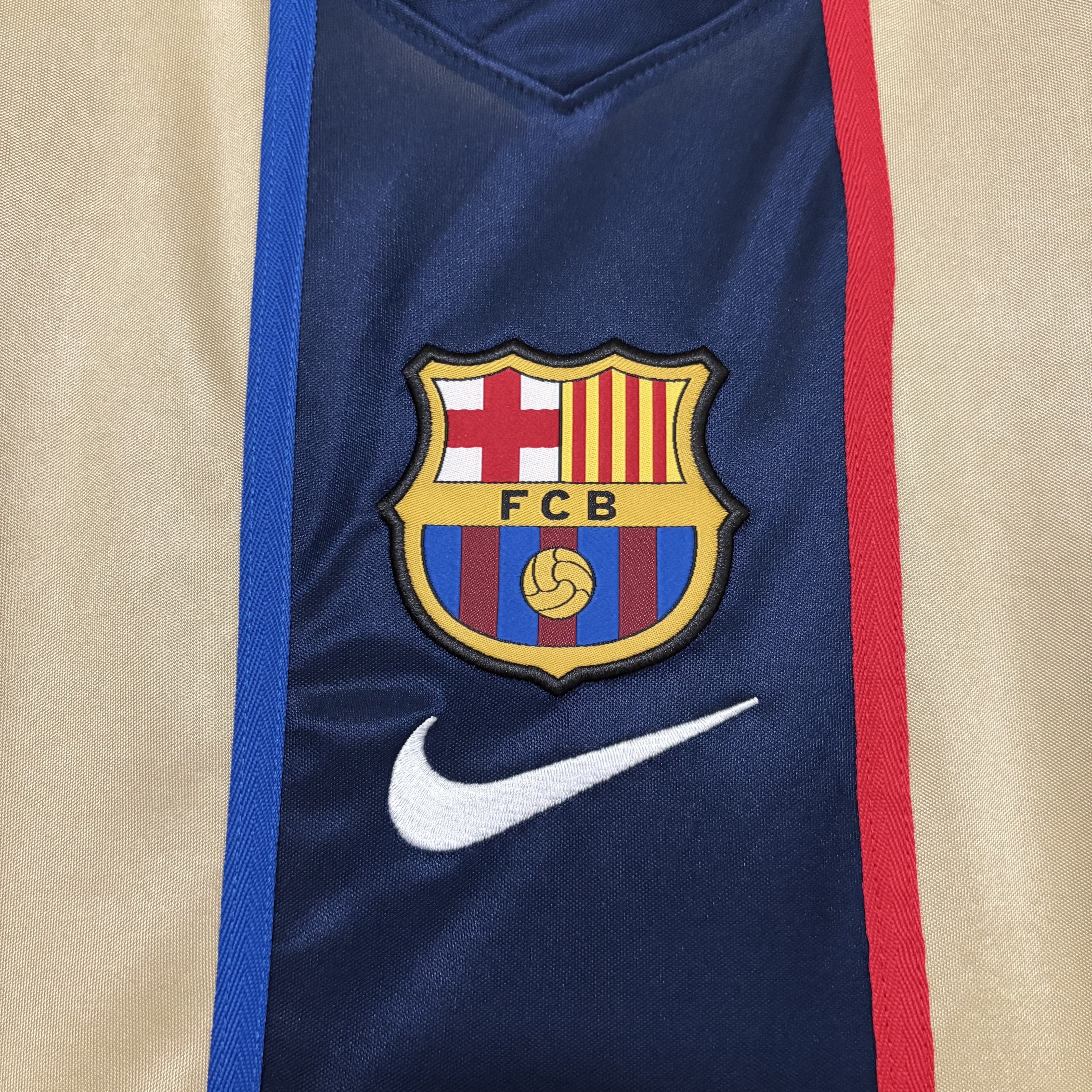 Barcelona 01/02 Mens Retro Away Jersey