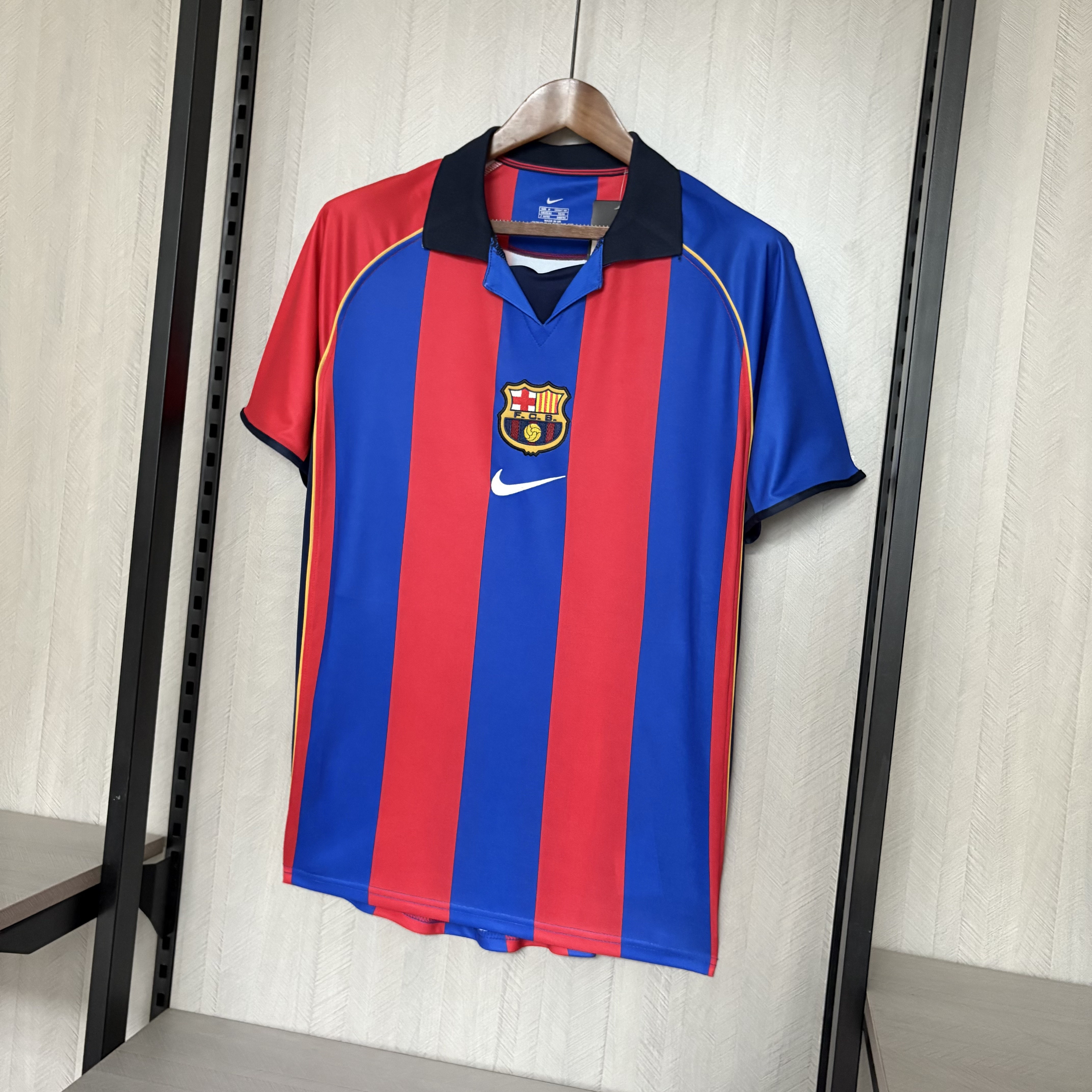 Barcelona 01/02 Mens Retro Home Jersey
