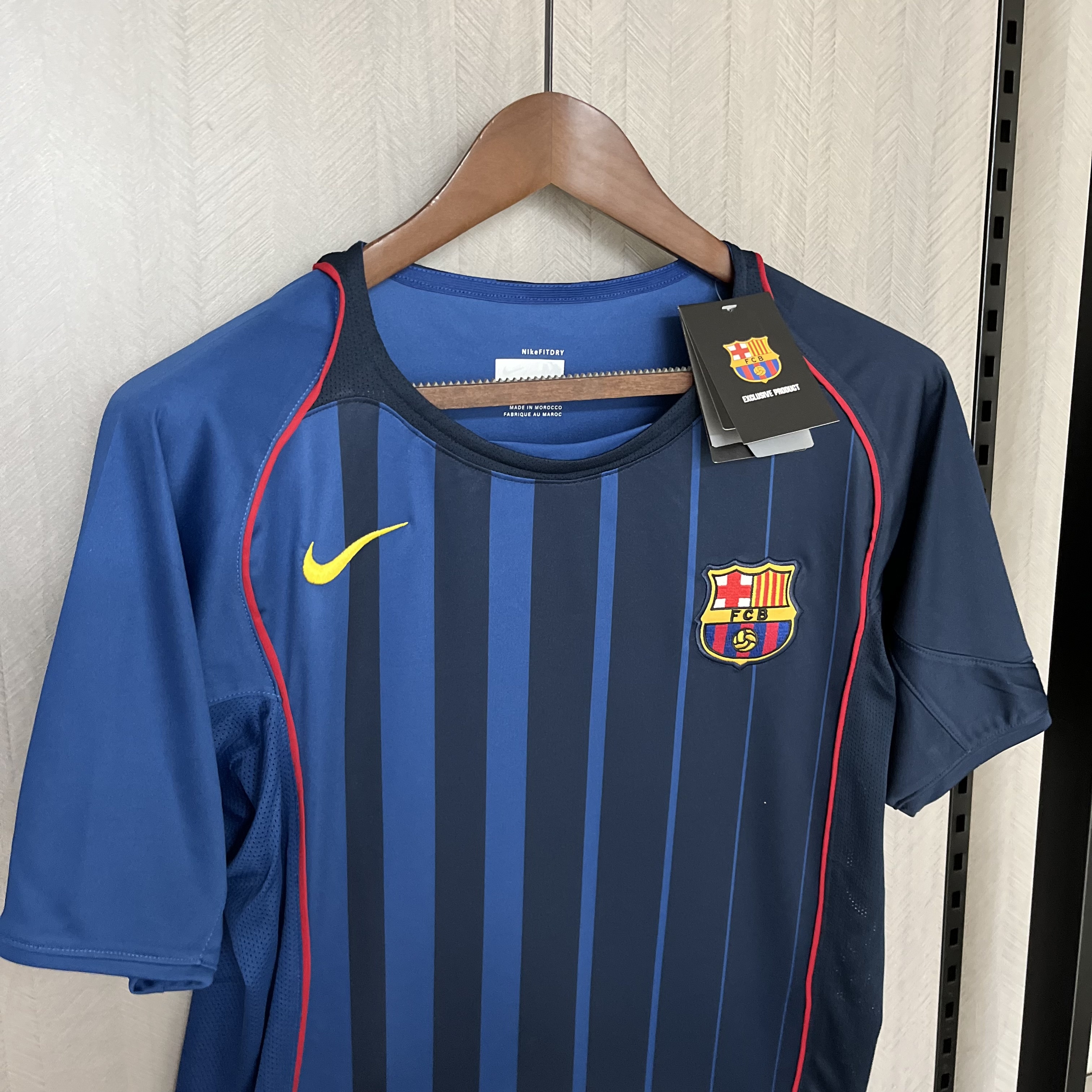 Barcelona 04/05 Mens Retro Away Jersey