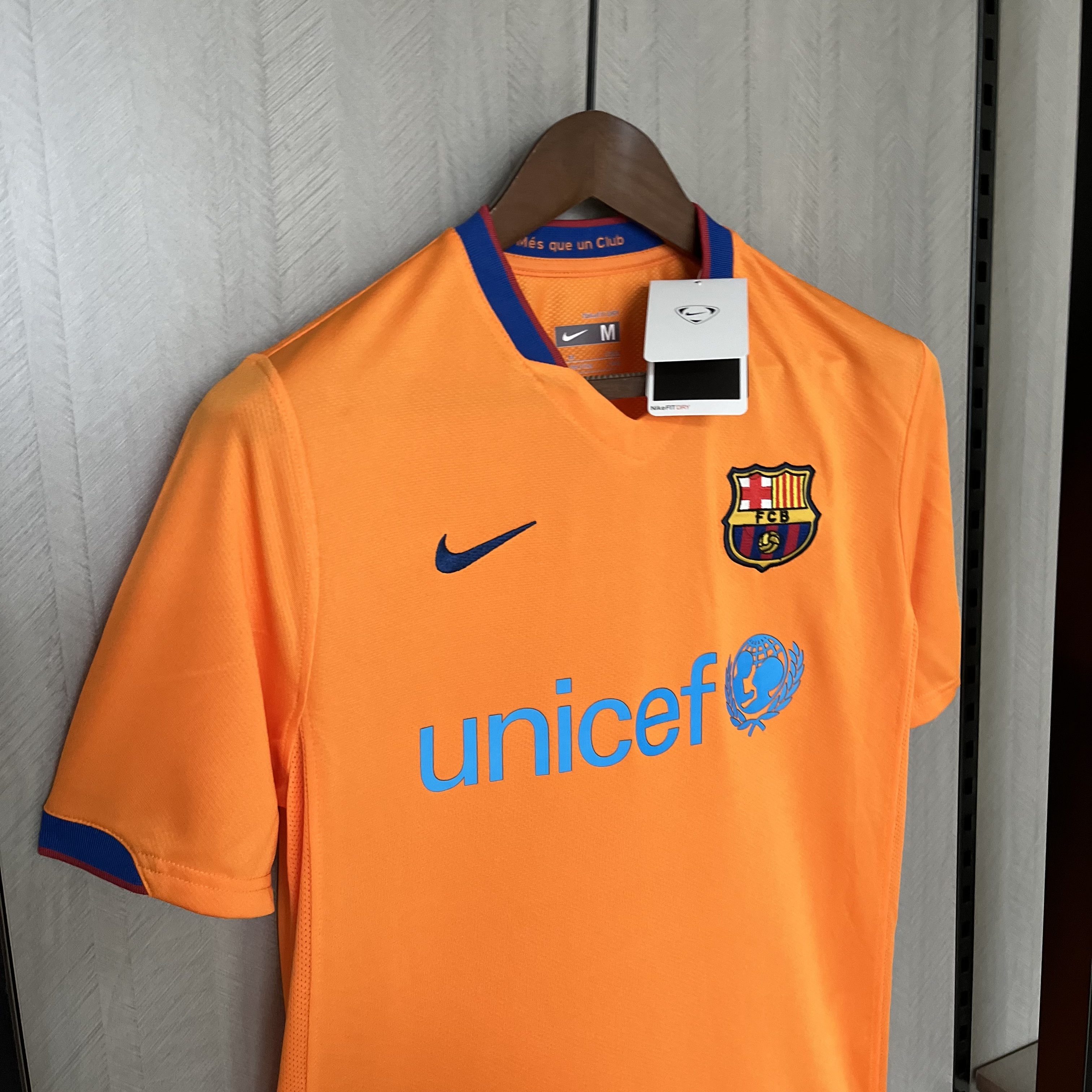 Barcelona 06/07 Mens Retro Away Jersey