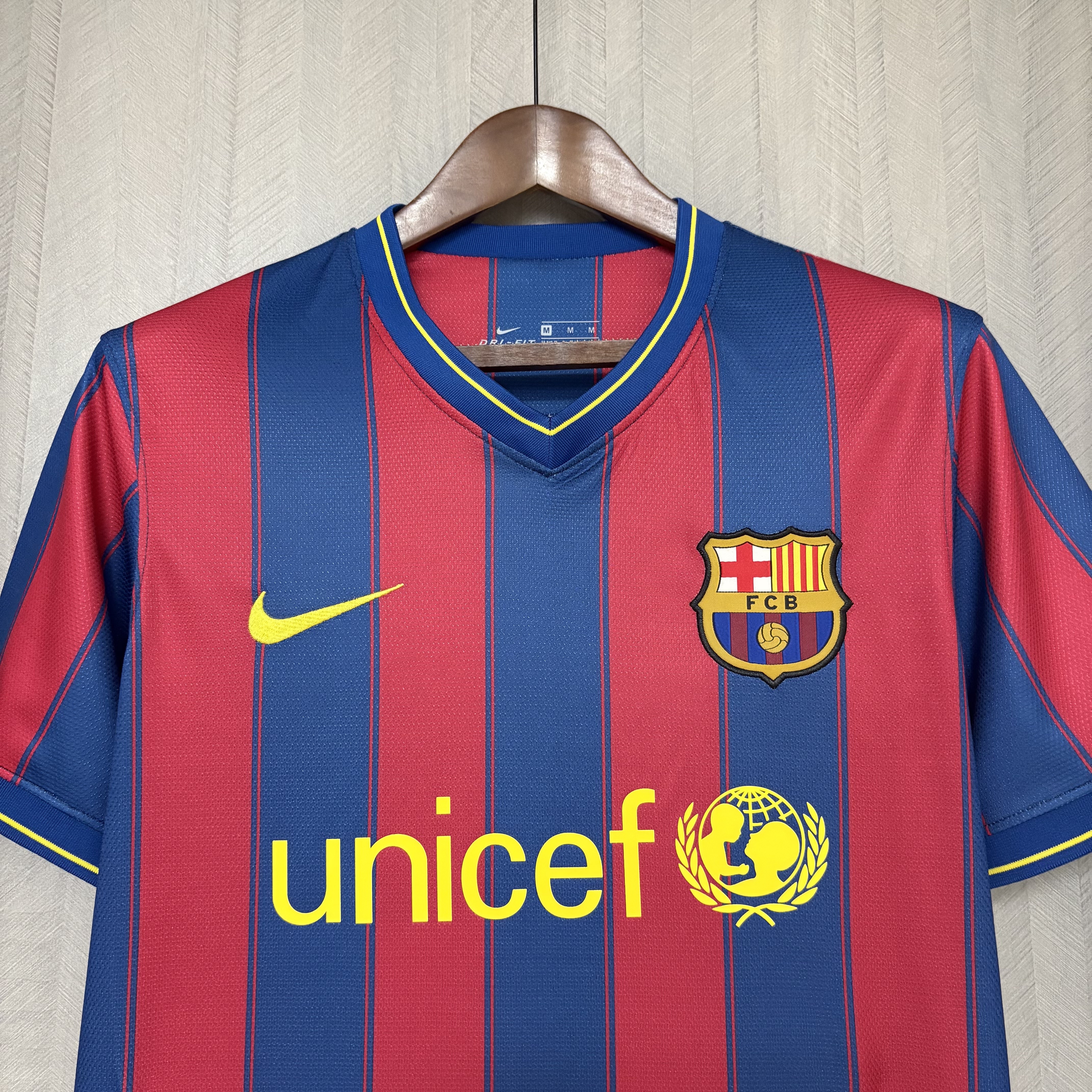 Barcelona 09/10 Mens Retro Home Jersey