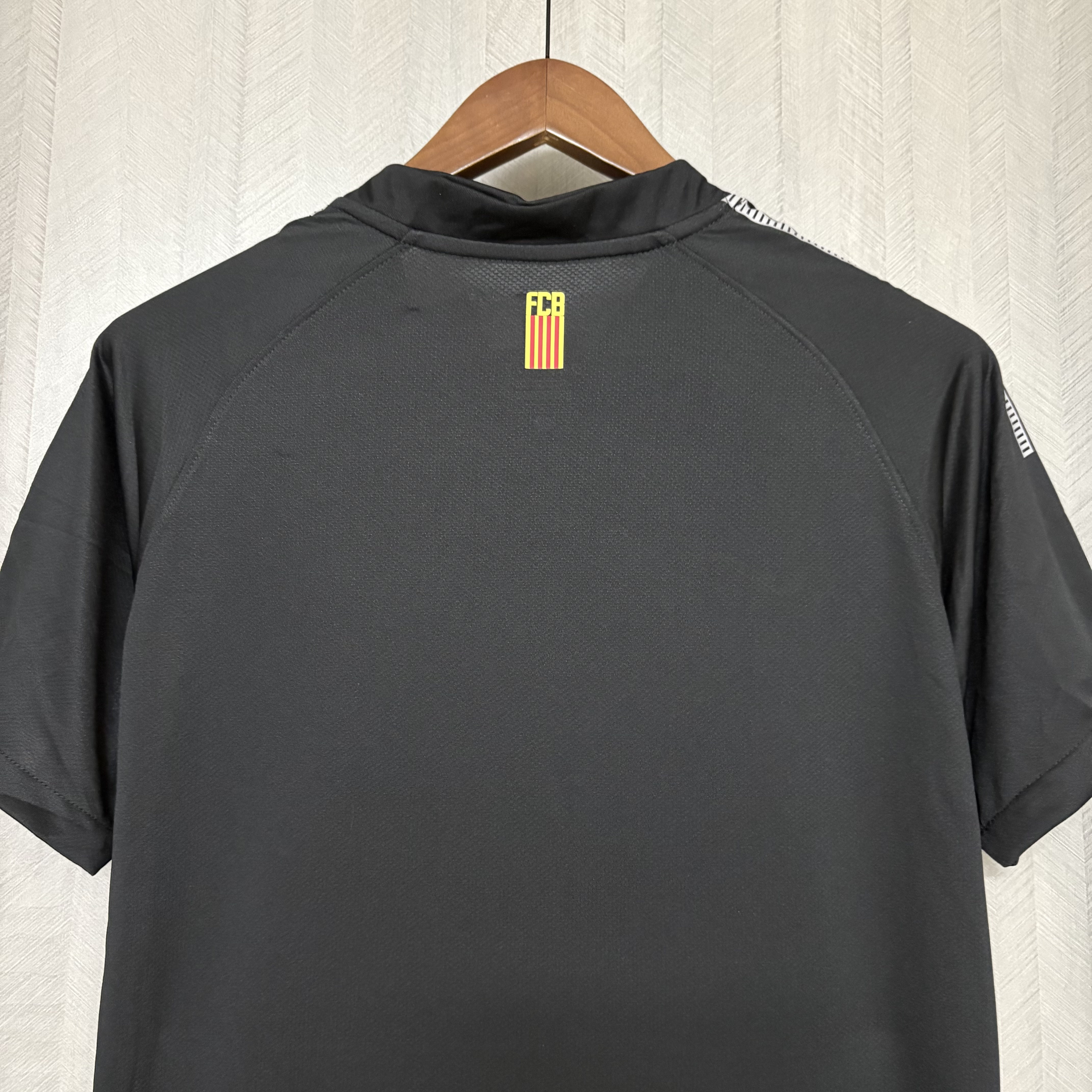 Barcelona 10/11 Mens Retro Away Design 2 Jersey