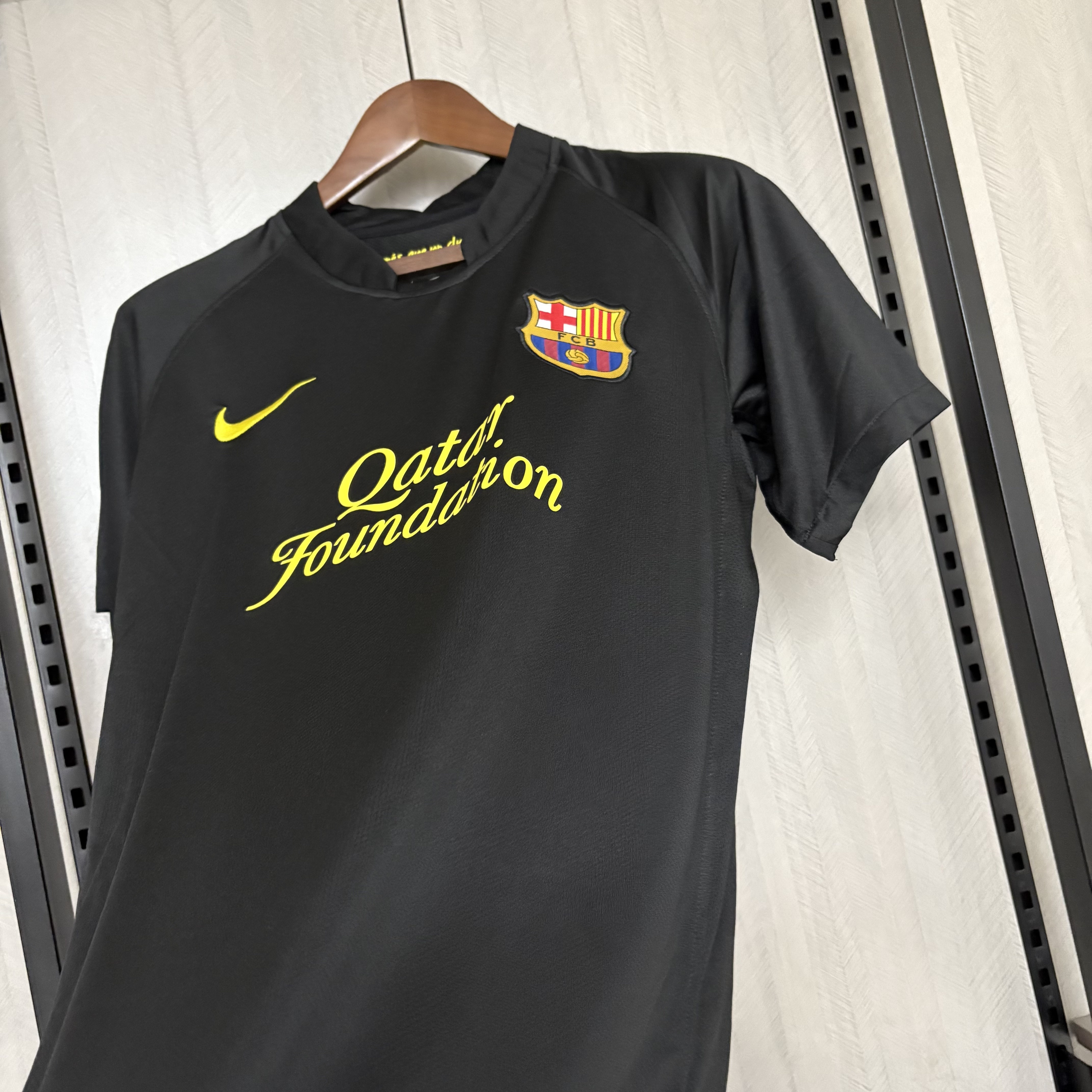 Barcelona 10/11 Mens Retro Away Design 2 Jersey