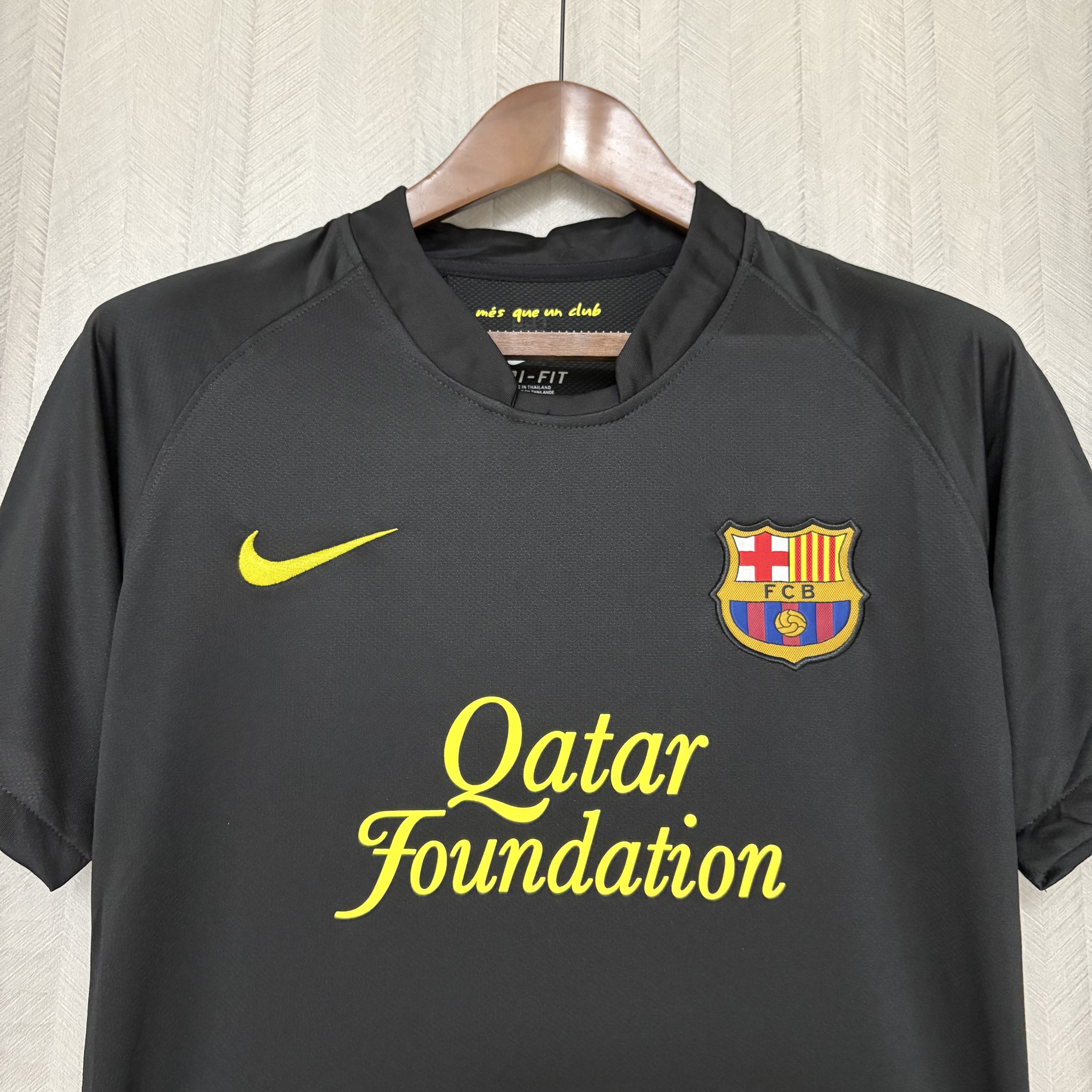 Barcelona 10/11 Mens Retro Away Design 2 Jersey