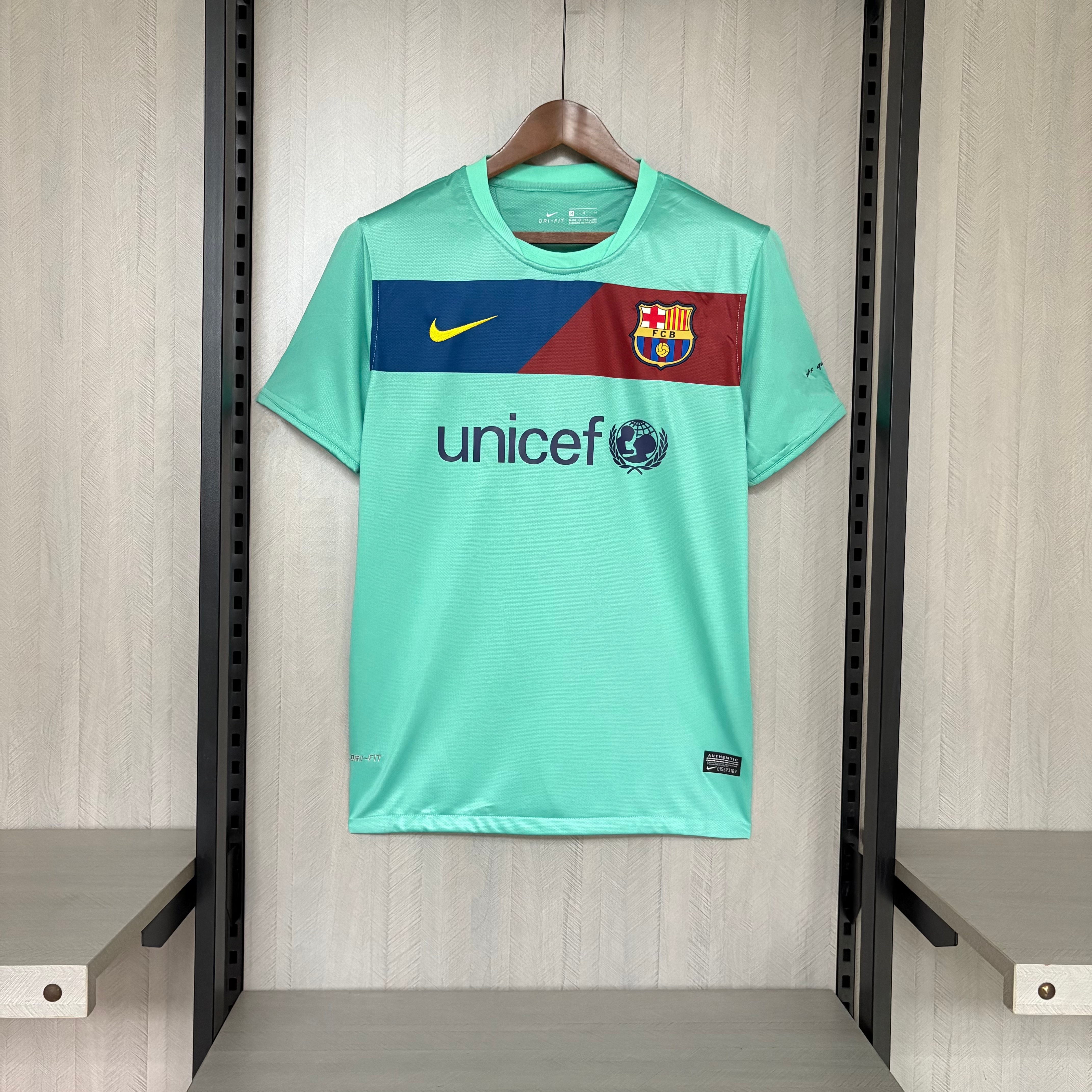 Barcelona 10/11 Mens Retro Away Jersey