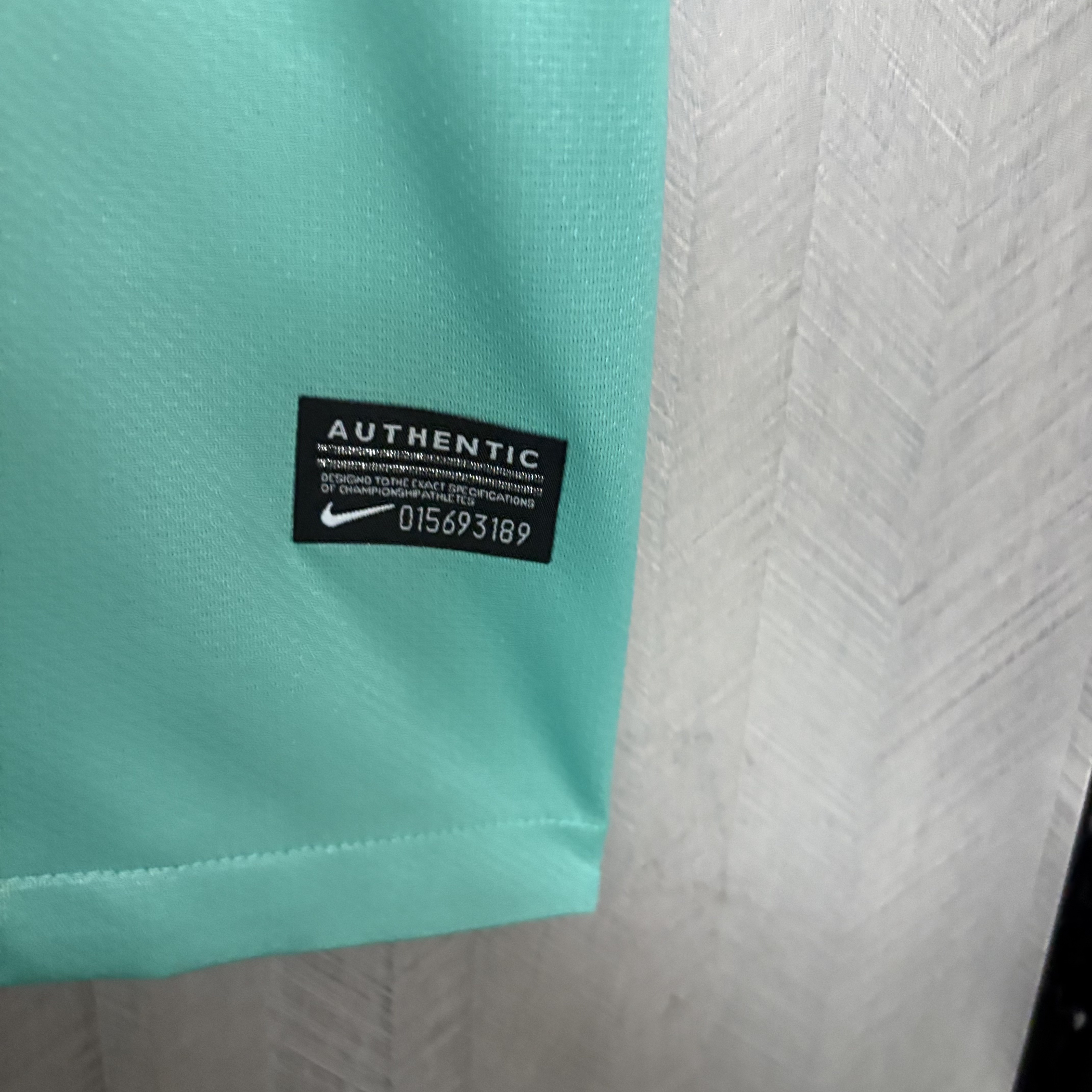 Barcelona 10/11 Mens Retro Away Jersey