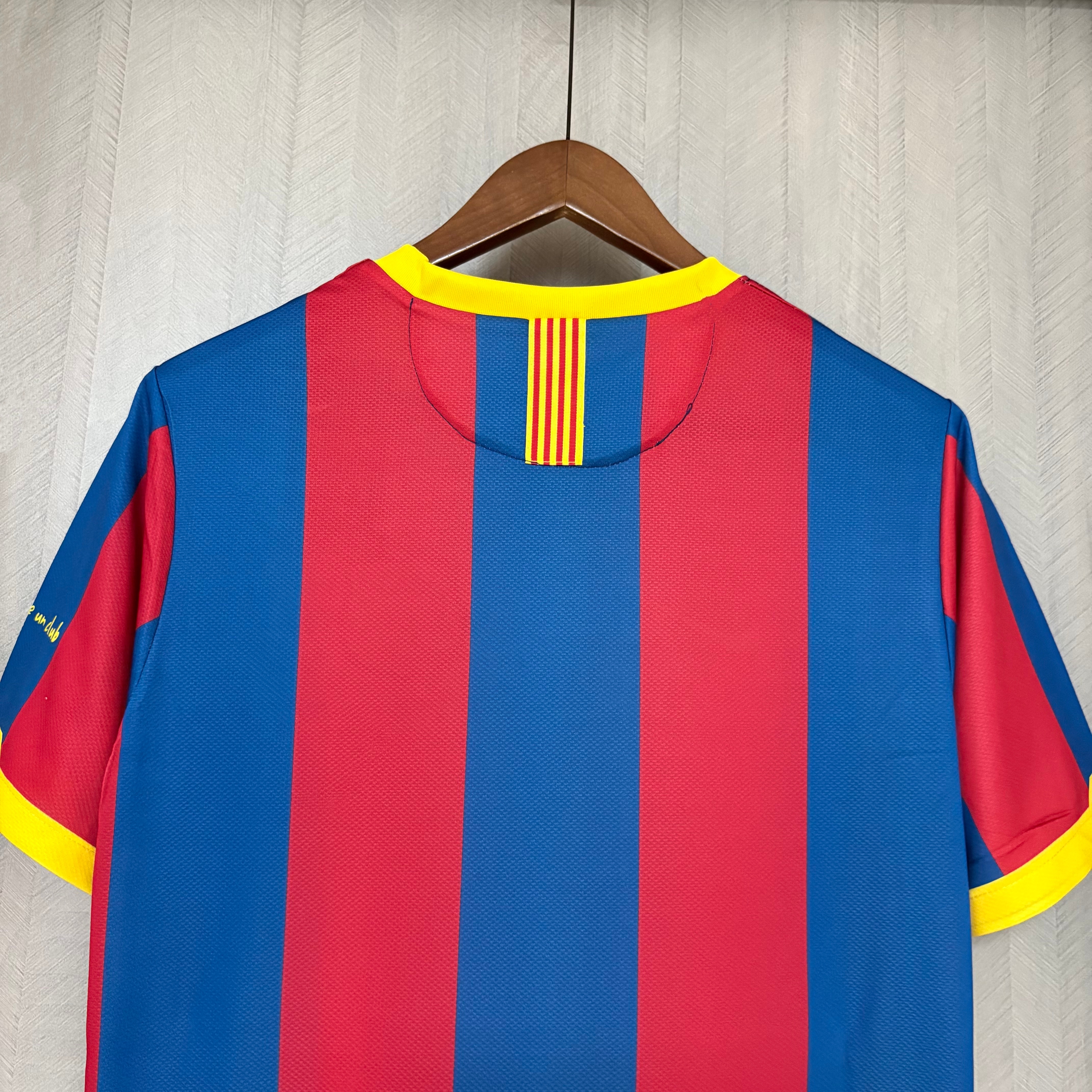 Barcelona 10/11 Mens Retro Home Design 2 Jersey