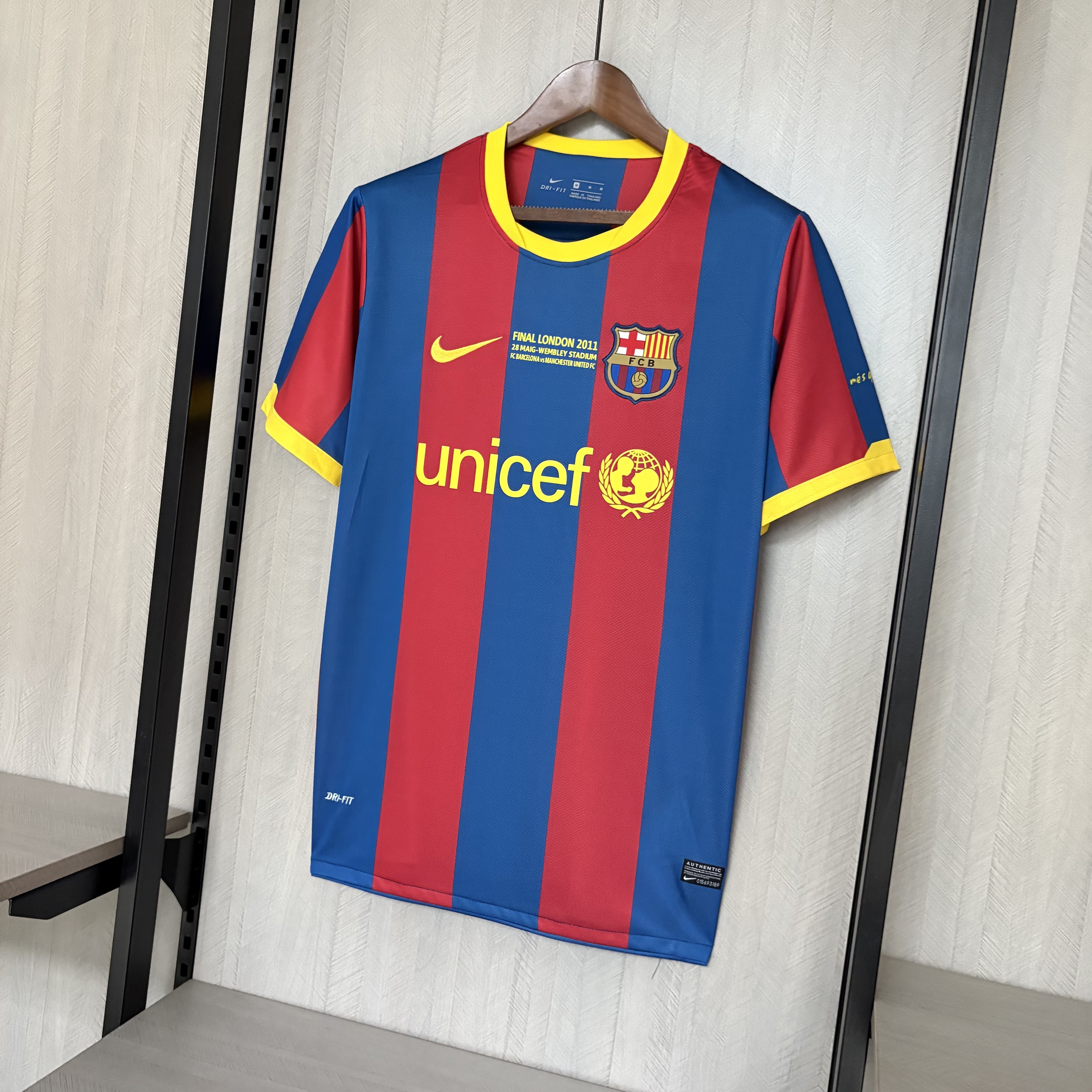 Barcelona 10/11 Mens Retro Home Design 2 Jersey