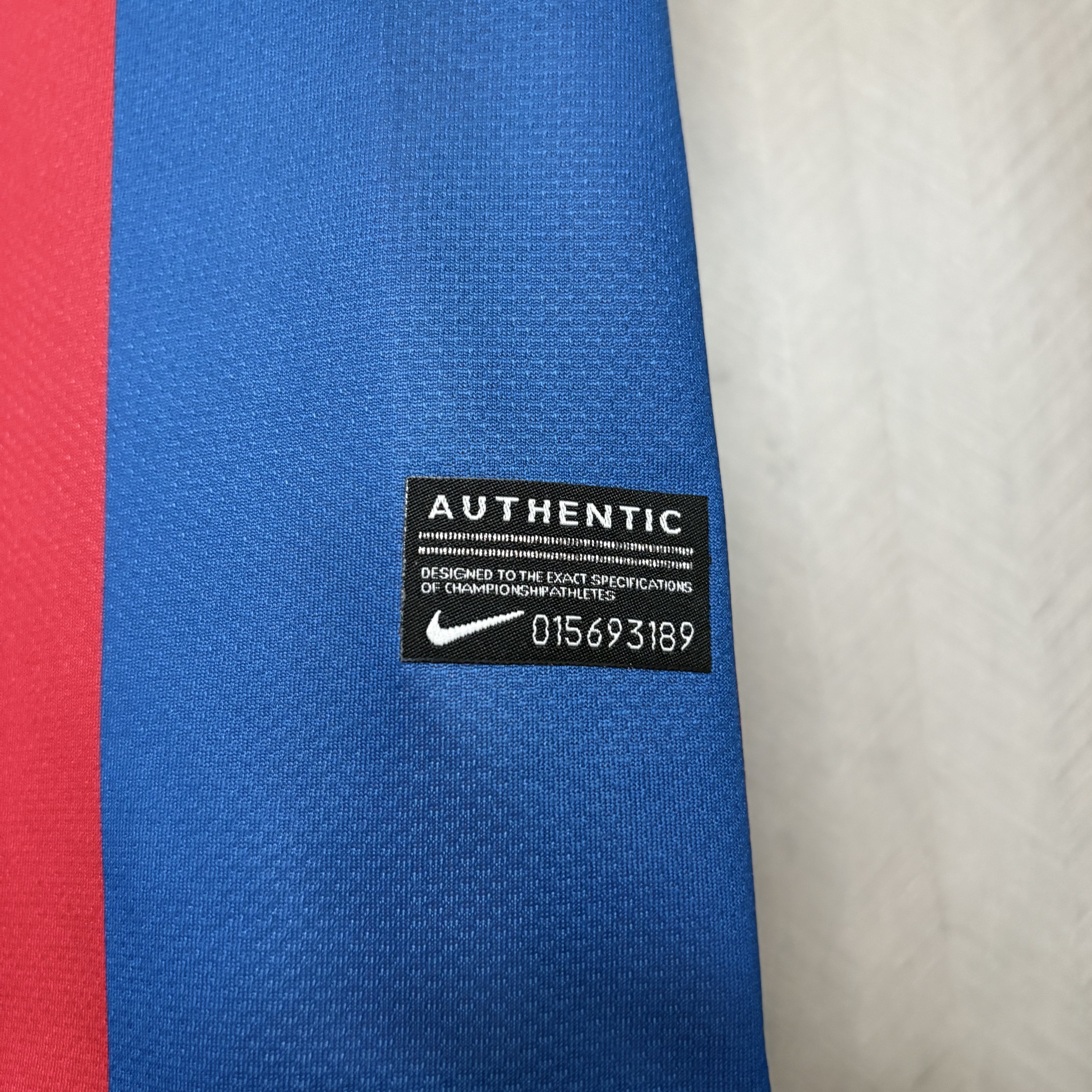 Barcelona 10/11 Mens Retro Home Design 2 Jersey