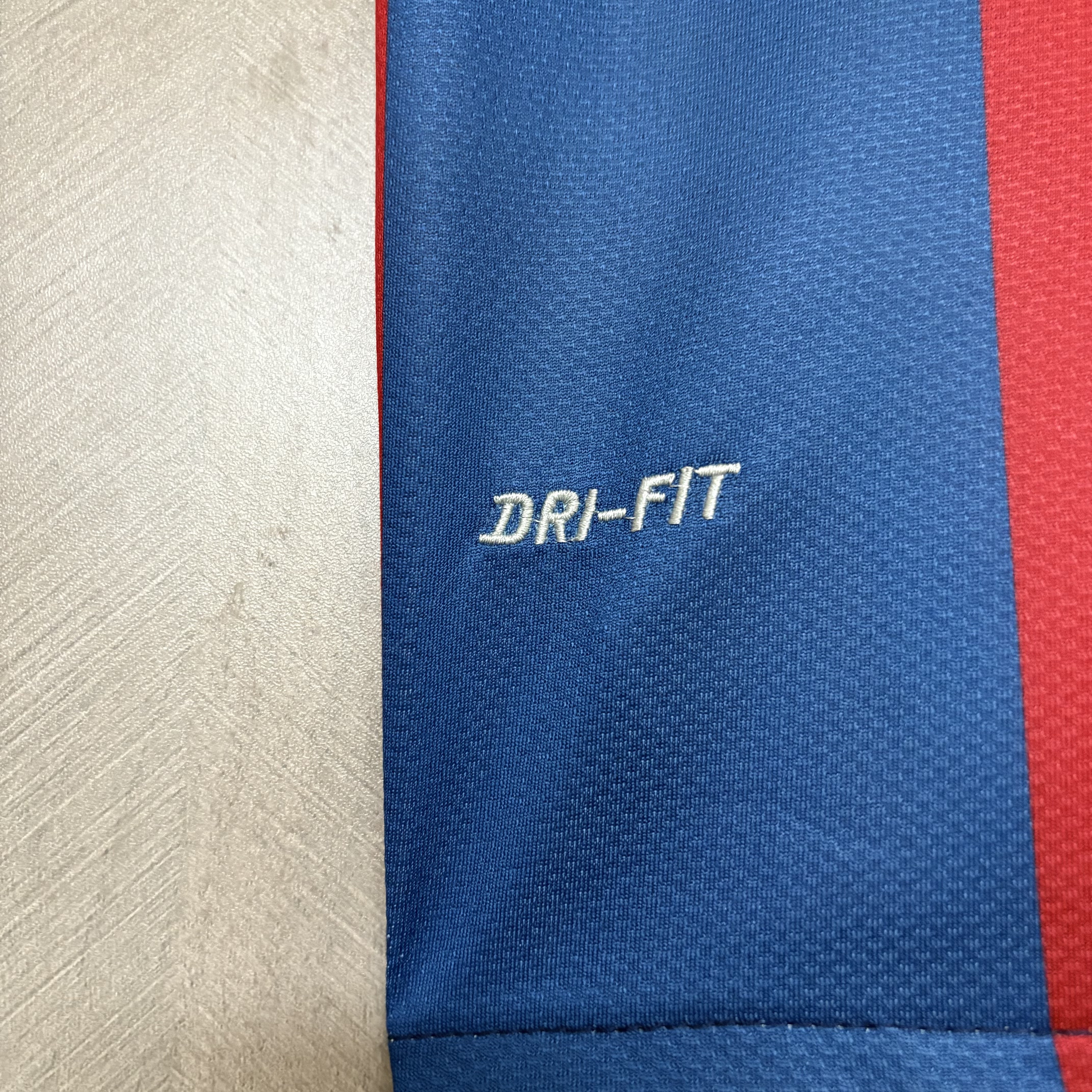Barcelona 10/11 Mens Retro Home Design 2 Jersey