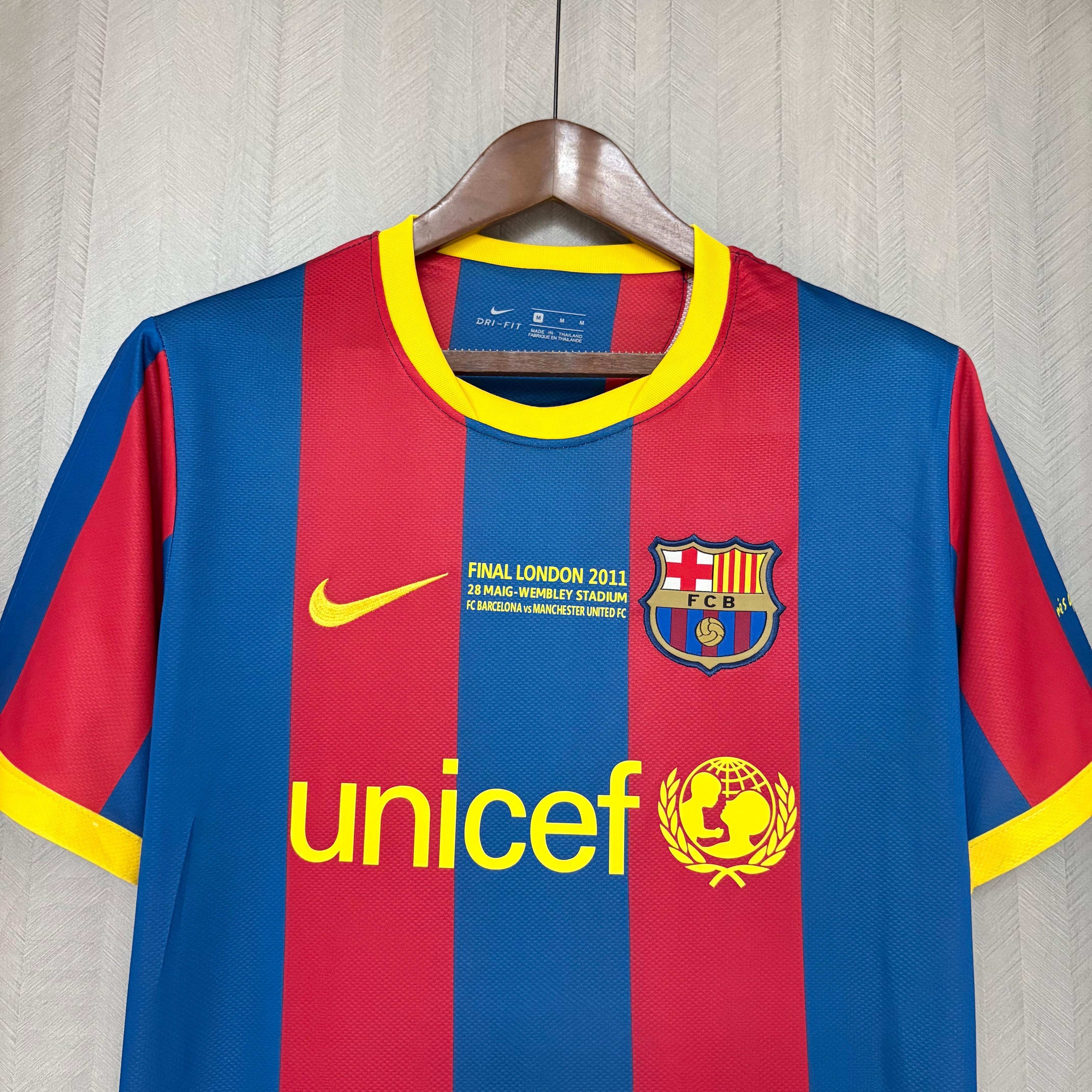 Barcelona 10/11 Mens Retro Home Design 2 Jersey