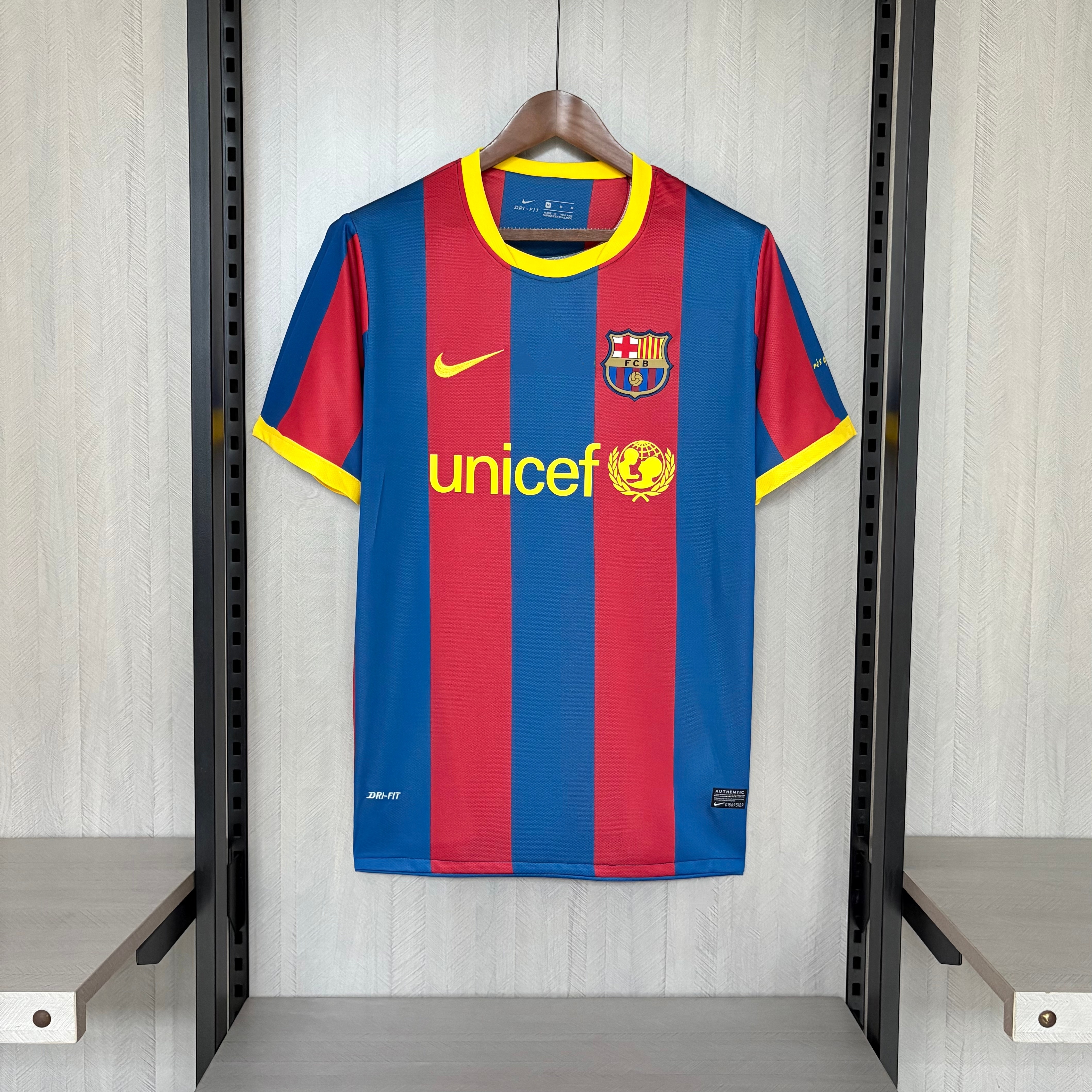 Barcelona 10/11 Mens Retro Home Jersey