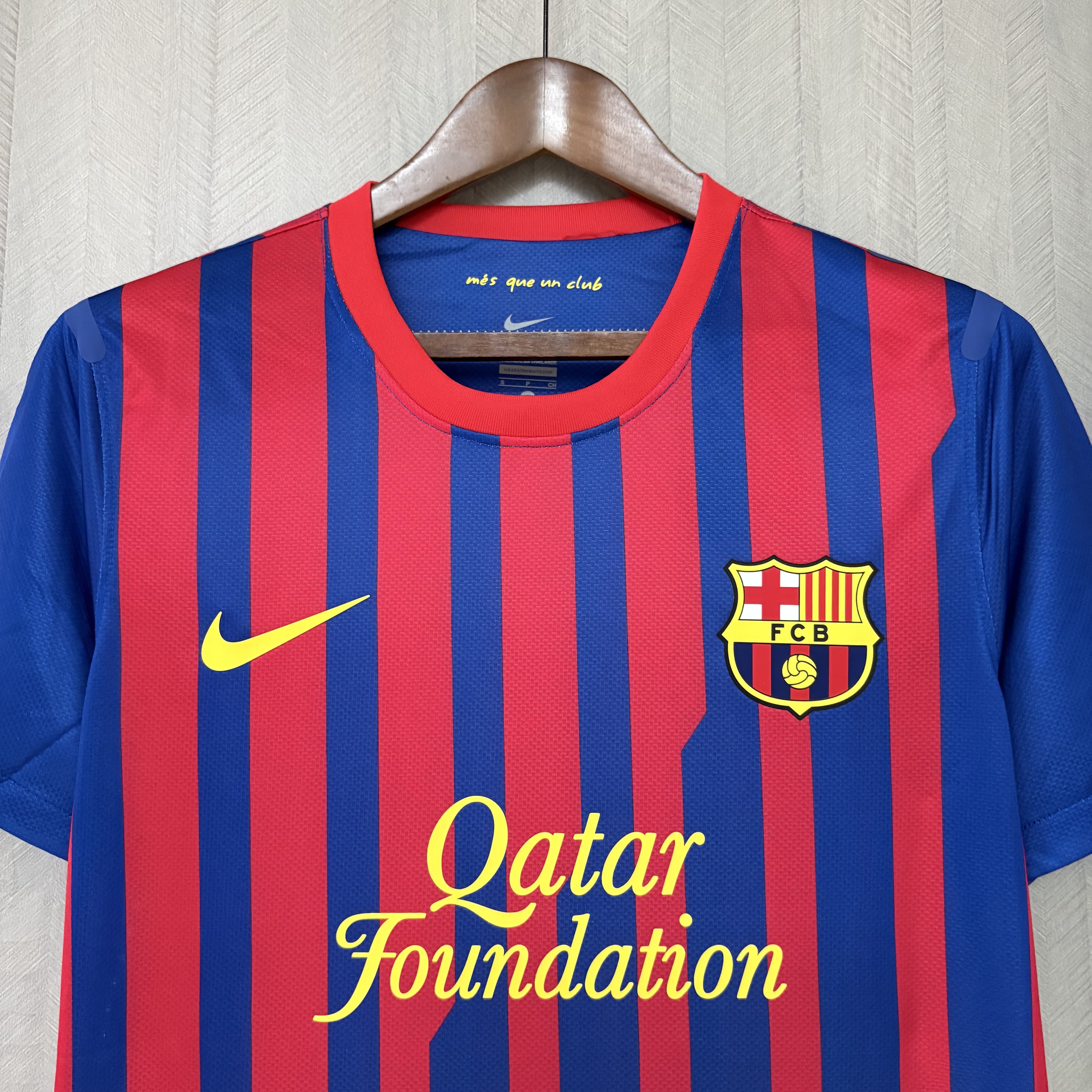 Barcelona 11/12 Mens Retro Home Design 2 Jersey